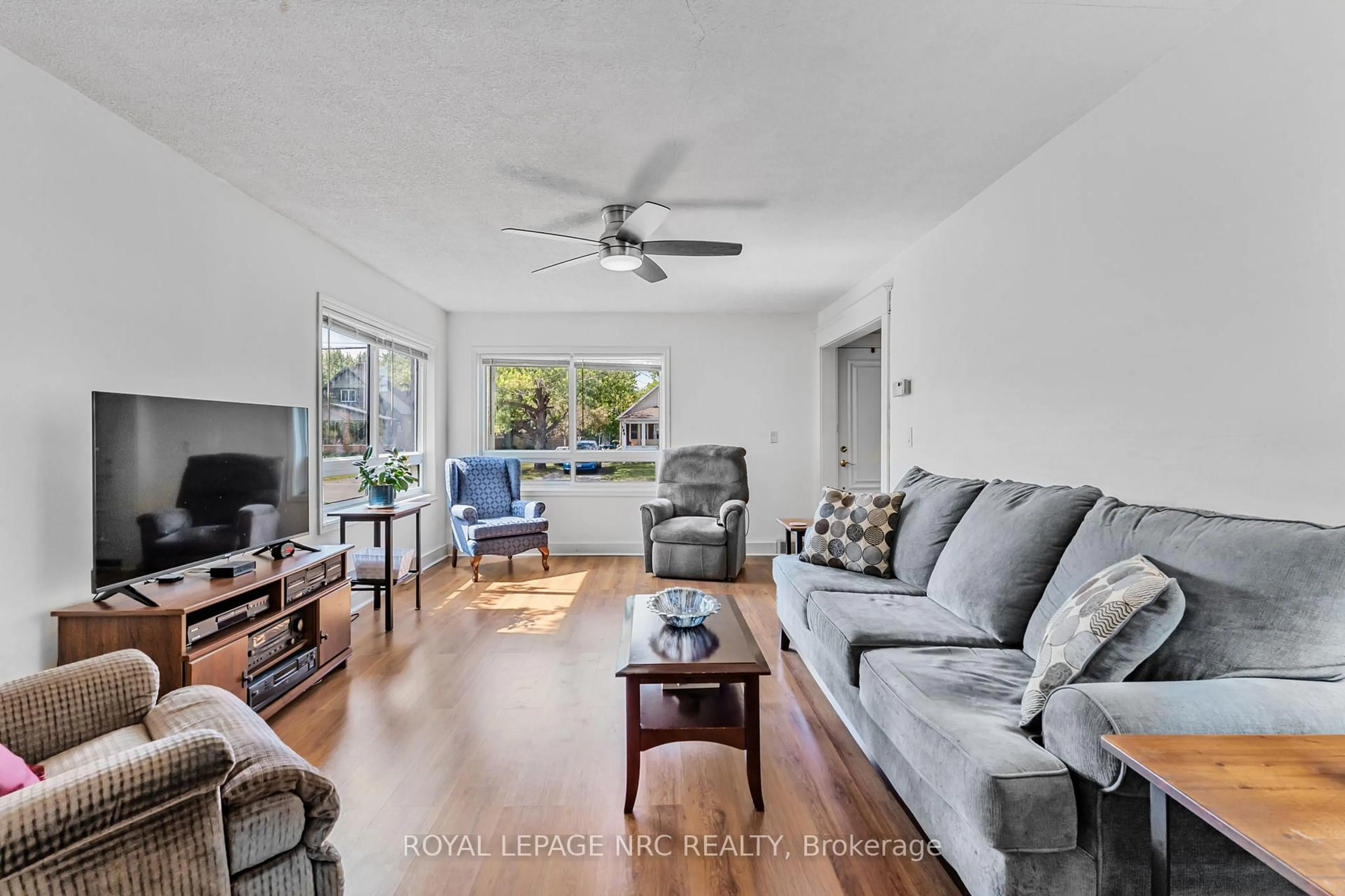 Living room with furniture, unknown for 192 CENTRAL Ave, Fort Erie Ontario L2A 3S7