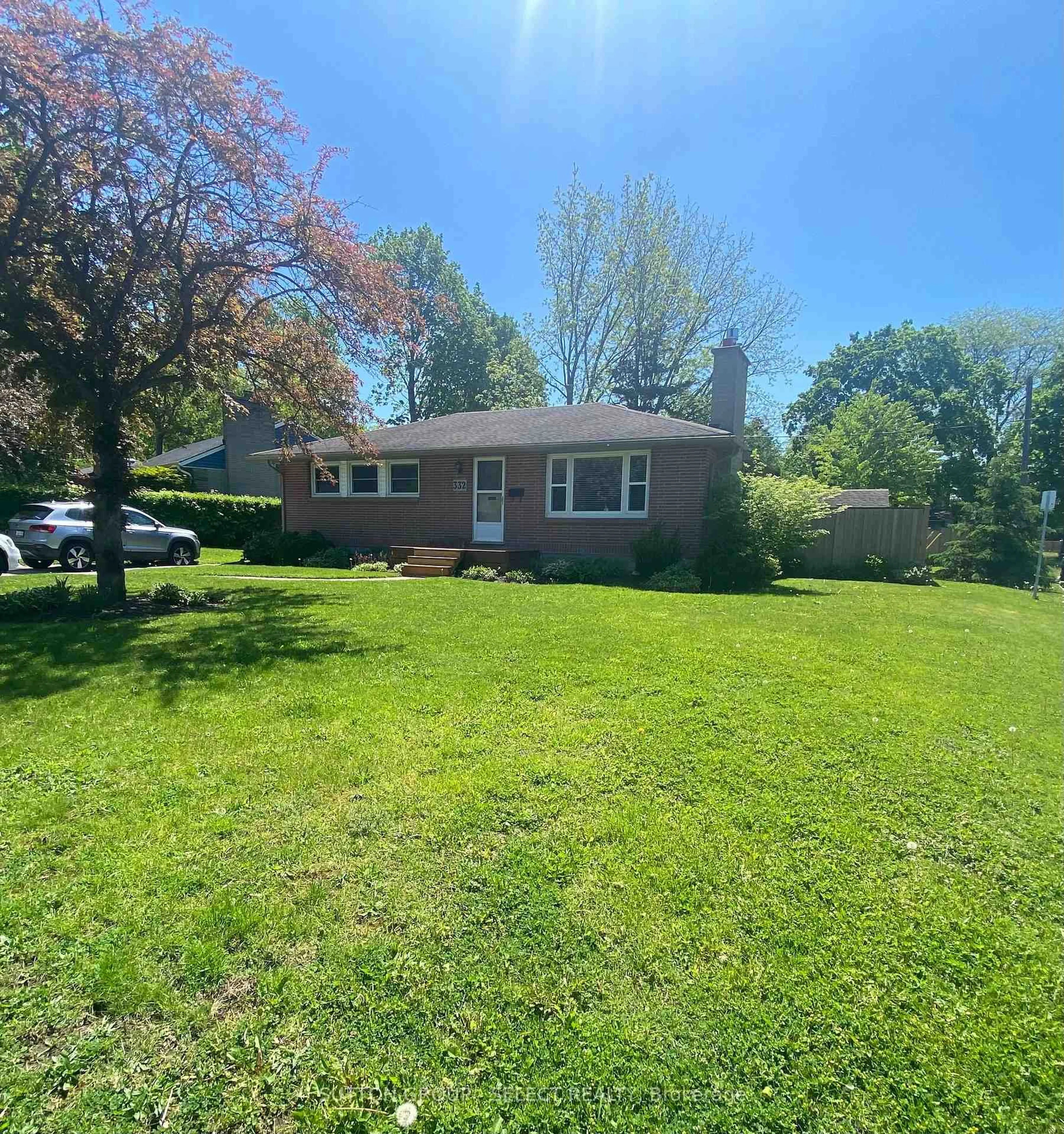 A pic from outside/outdoor area/front of a property/back of a property/a pic from drone, street for 332 Ridgewood Cres, London South Ontario N6J 3G6