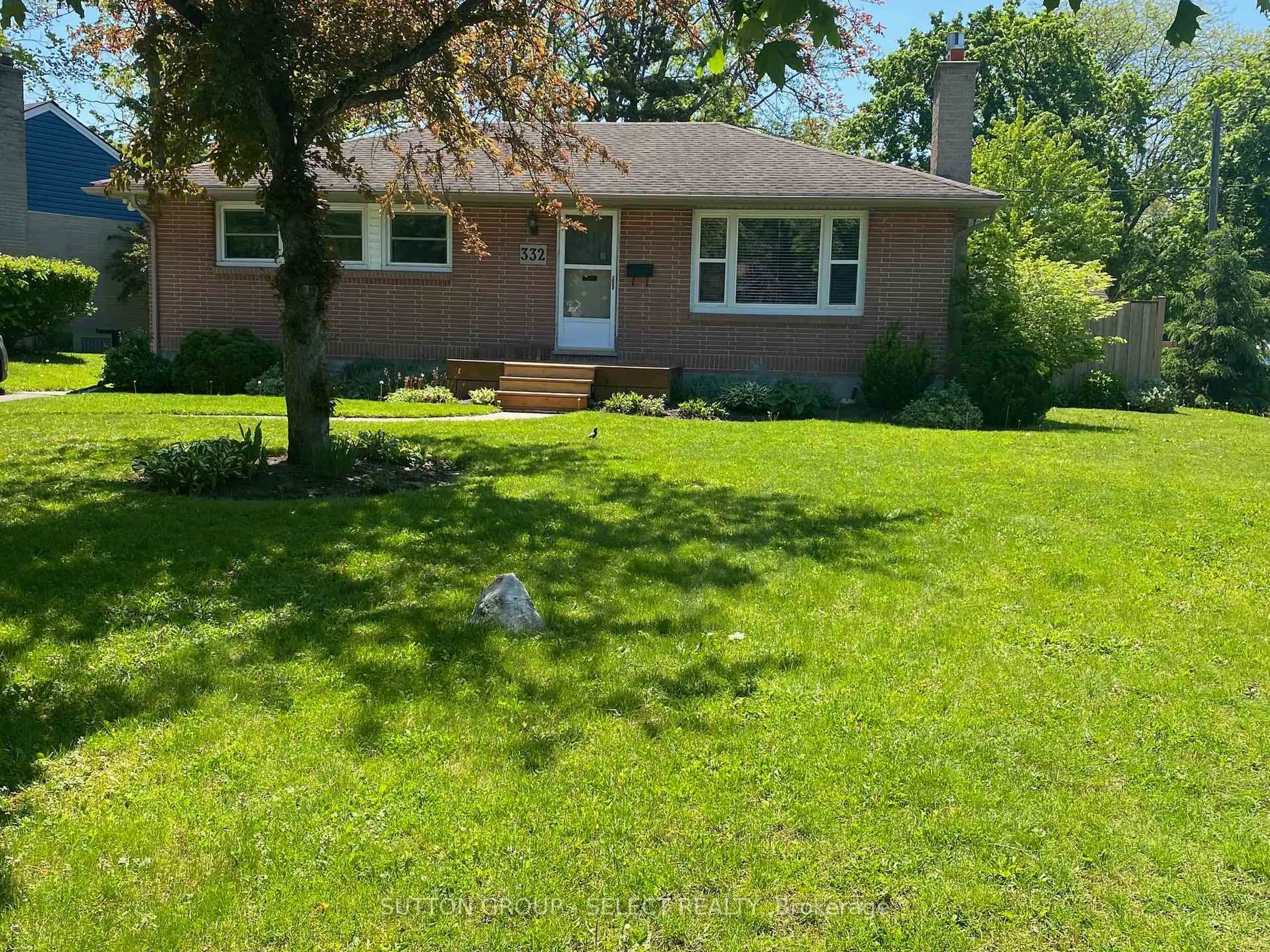Unknown for 332 Ridgewood Cres, London South Ontario N6J 3G6