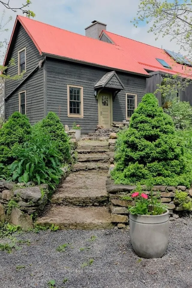 1 Station Rd, Prince Edward County 4
