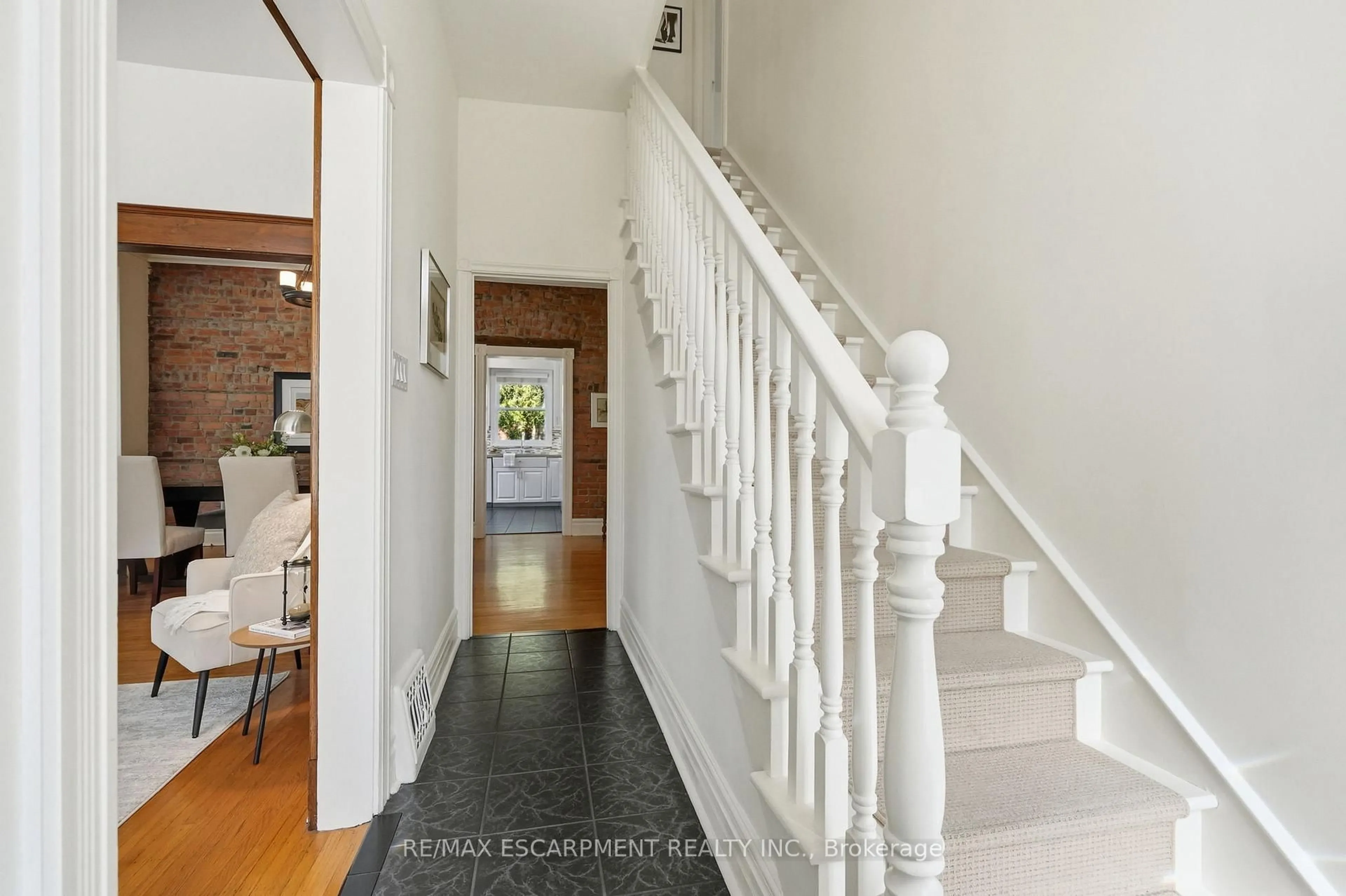 Indoor foyer for 314 Hess St, Hamilton Ontario L8P 3P8