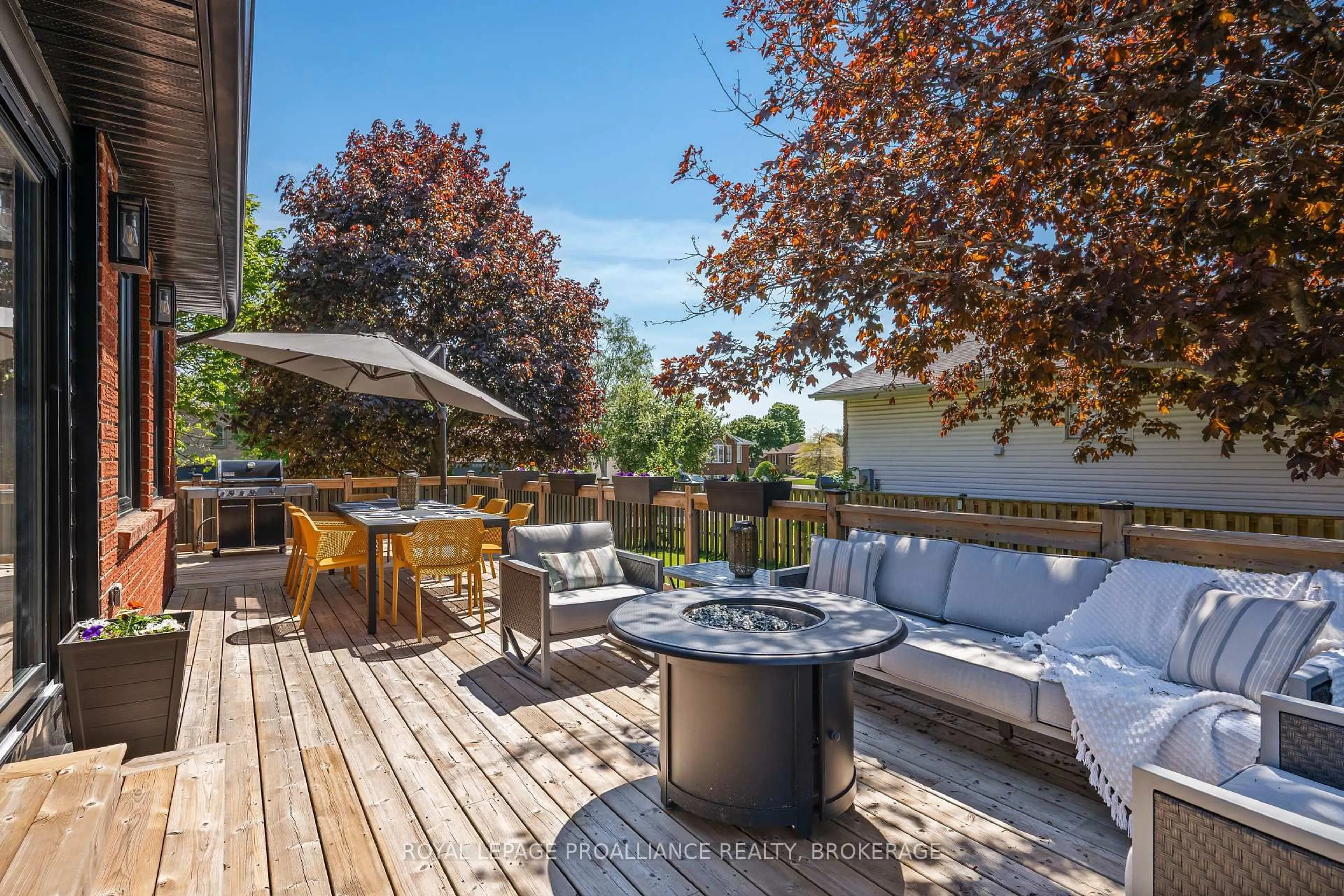 Patio, street for 915 Jasper Crt, Kingston Ontario K7P 2A4