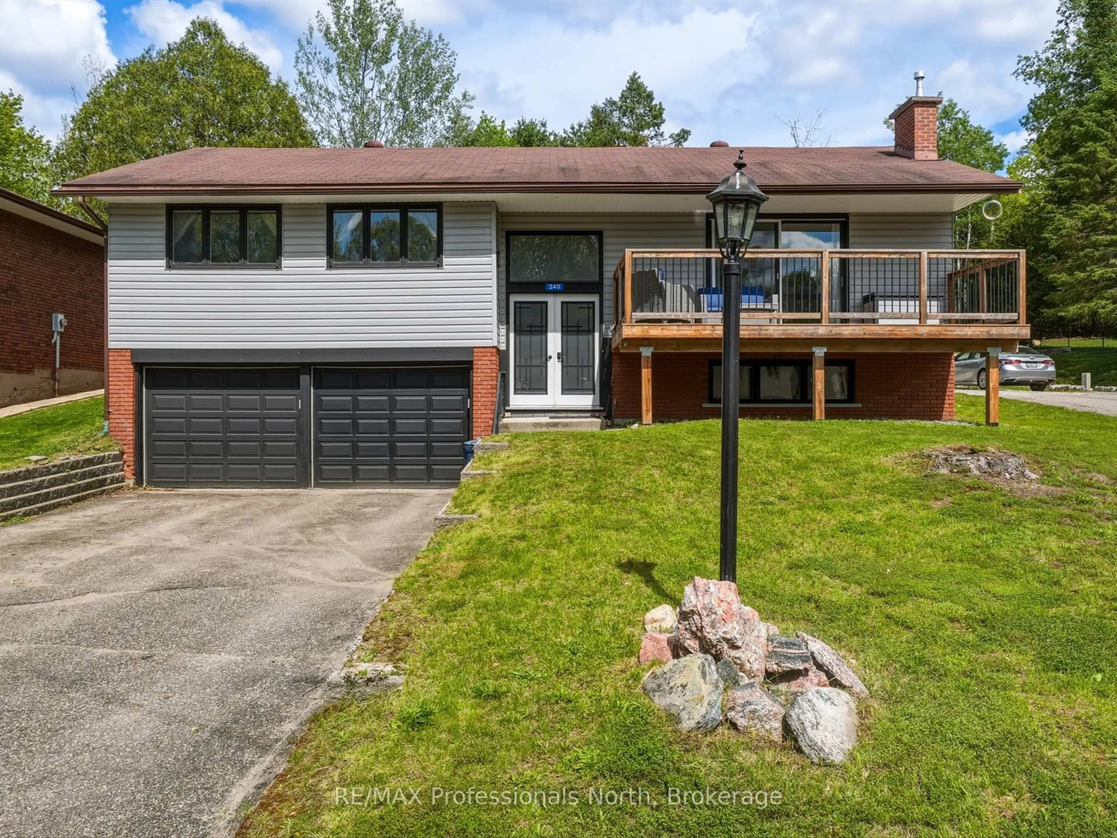 Home with brick exterior material, street for 240 Oriole Cres, Gravenhurst Ontario P1P 1C6