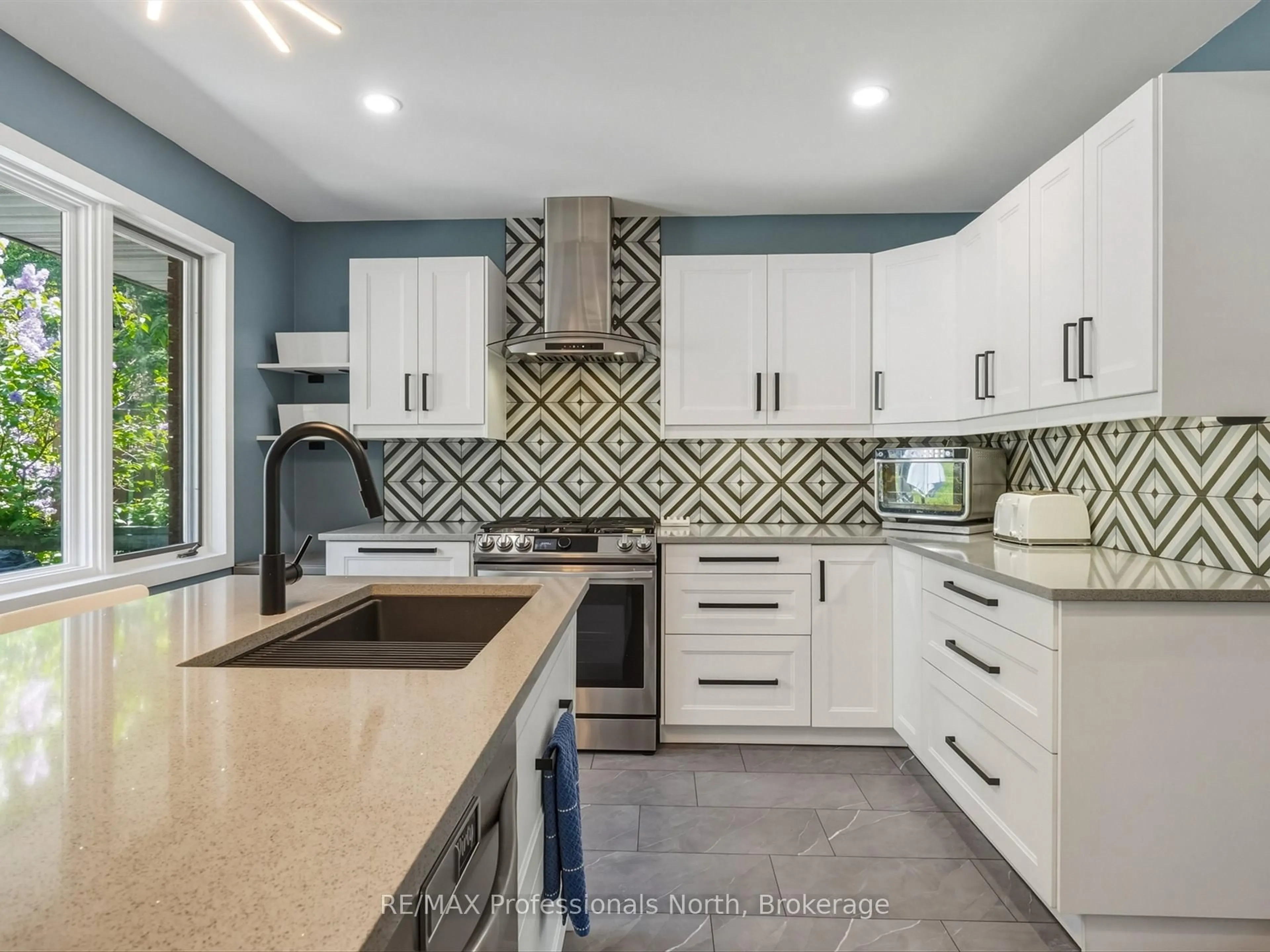 Contemporary kitchen, ceramic/tile floor for 240 Oriole Cres, Gravenhurst Ontario P1P 1C6