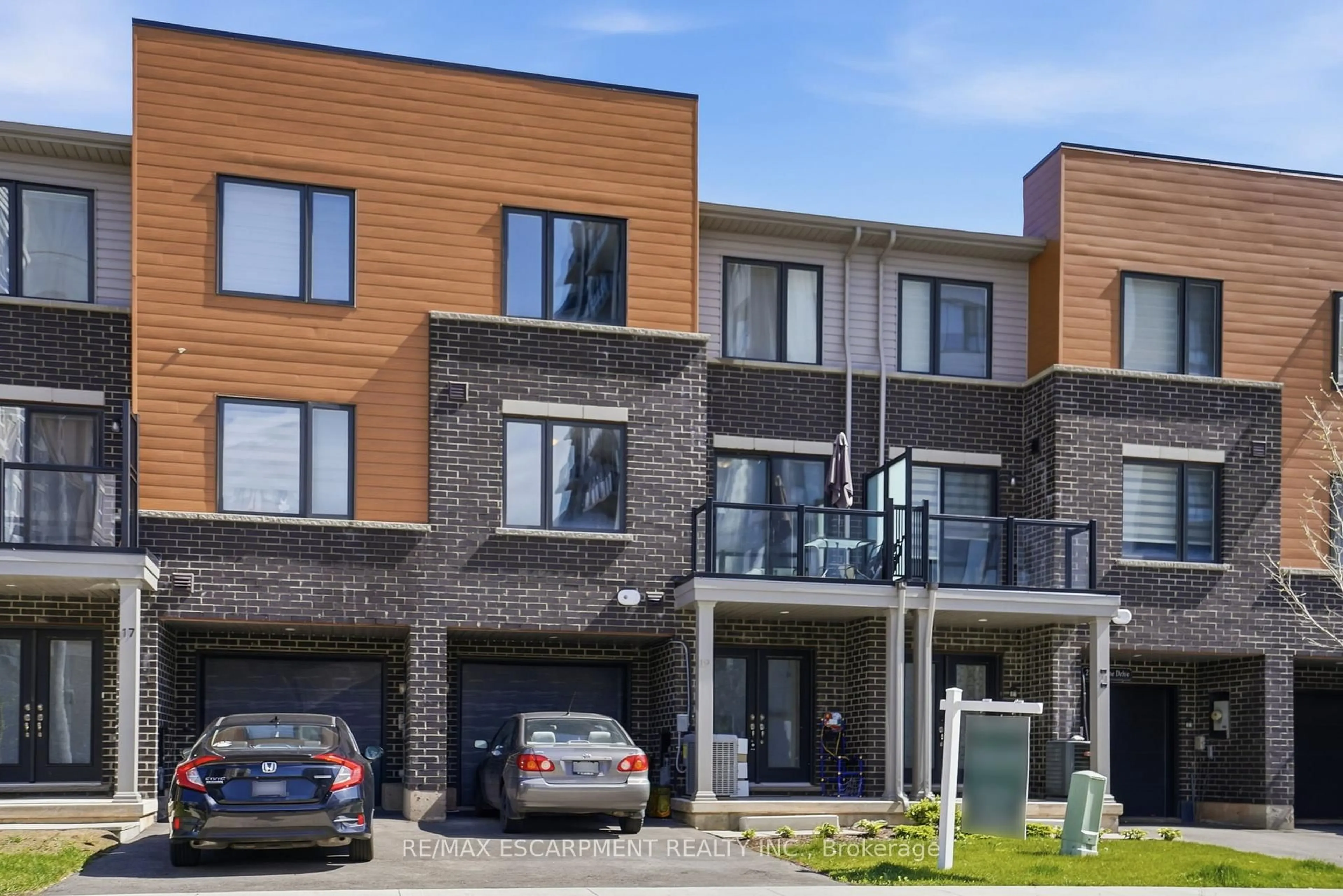 Home with brick exterior material, street for 19 Roxanne Dr #119, Hamilton Ontario L8H 0B6
