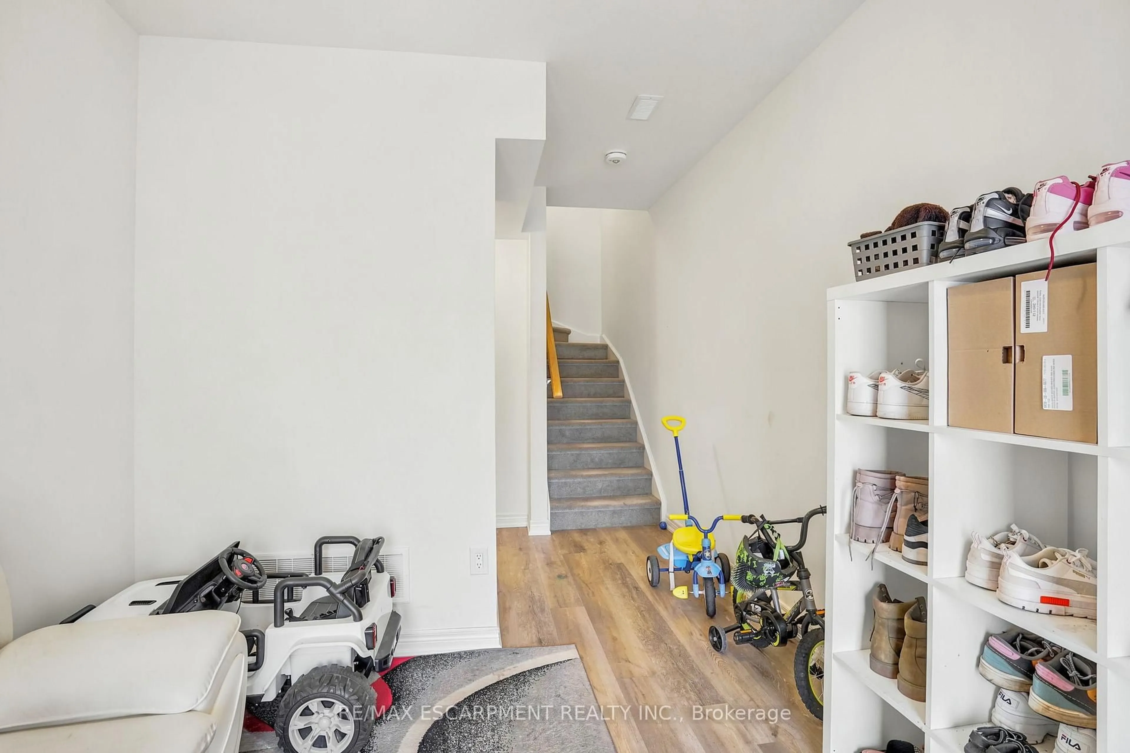 Unknown for 19 Roxanne Dr #119, Hamilton Ontario L8H 0B6