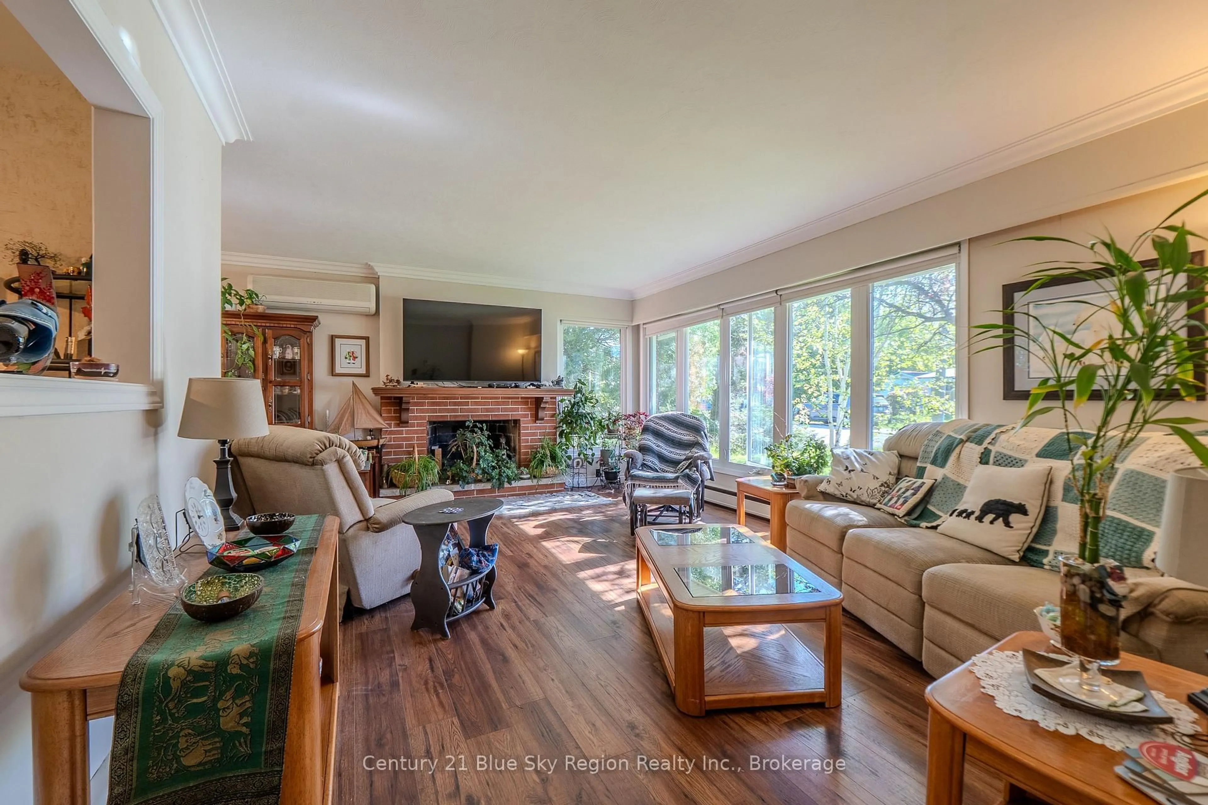 Living room with furniture, unknown for 592 Birchwood Rd, North Bay Ontario P1B 4T3