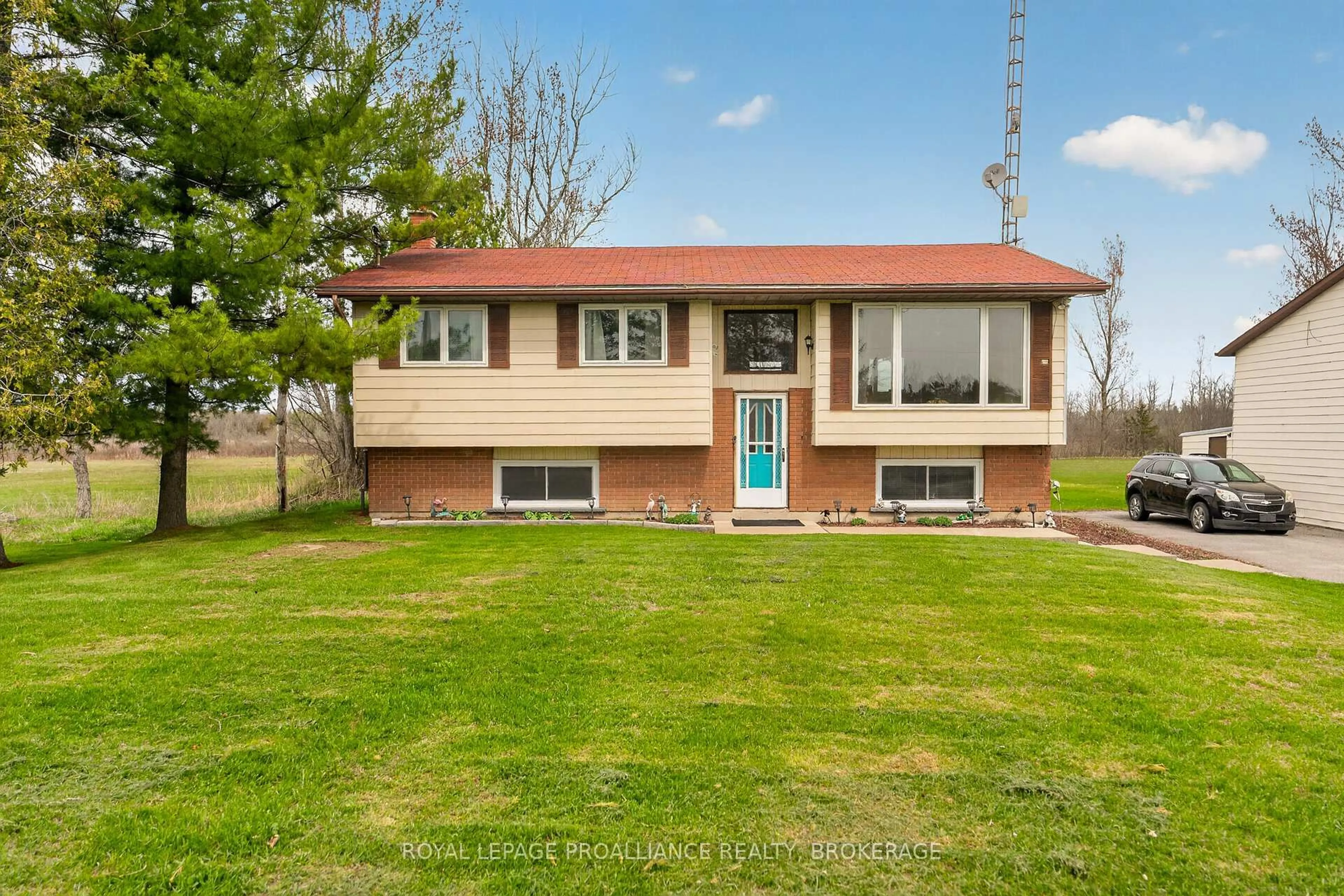 Home with vinyl exterior material, water/lake/river/ocean view for 261 Shane St, Bissett Creek Ontario K0H 2H0