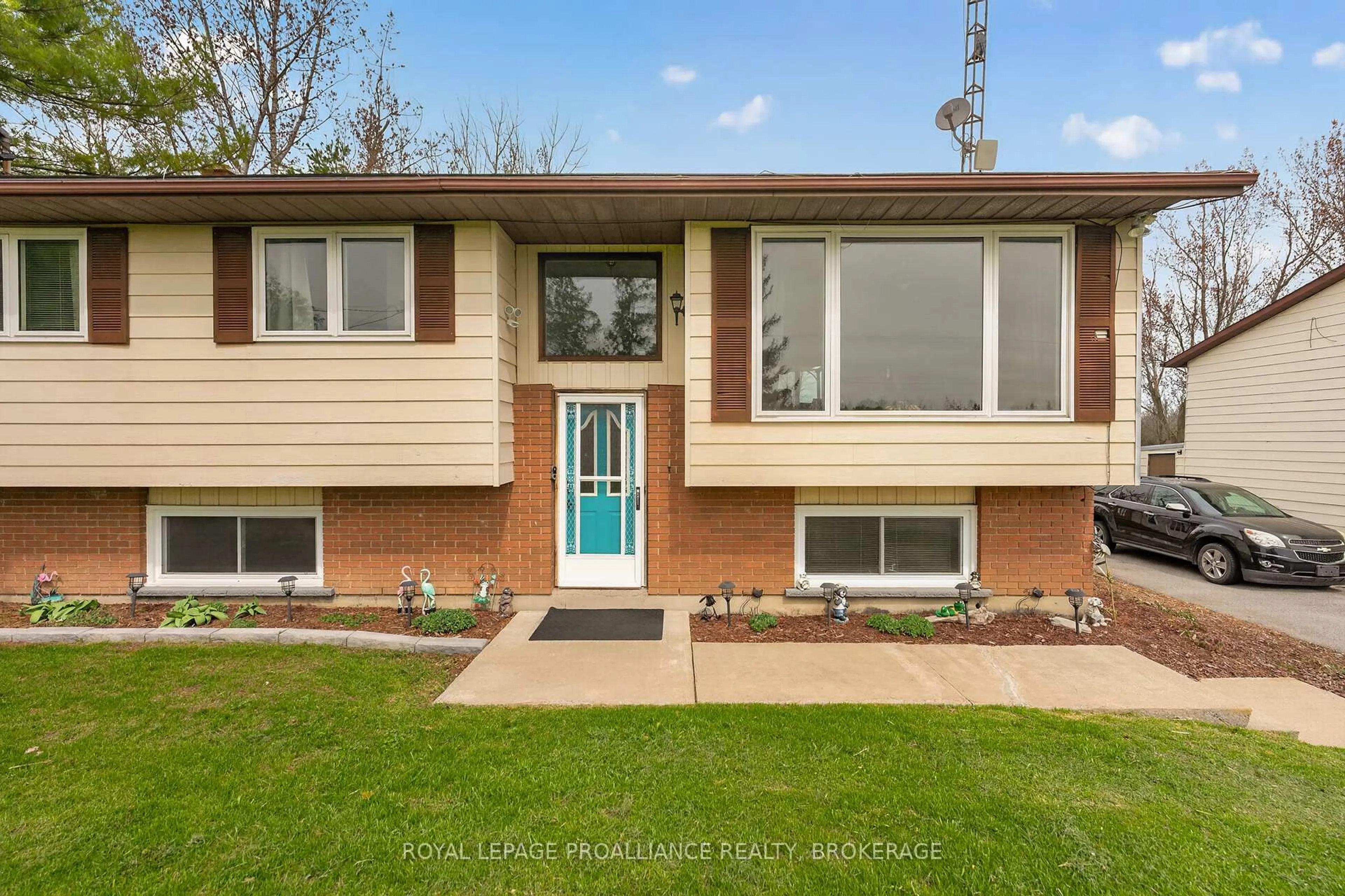 Home with vinyl exterior material, street for 261 Shane St, Bissett Creek Ontario K0H 2H0