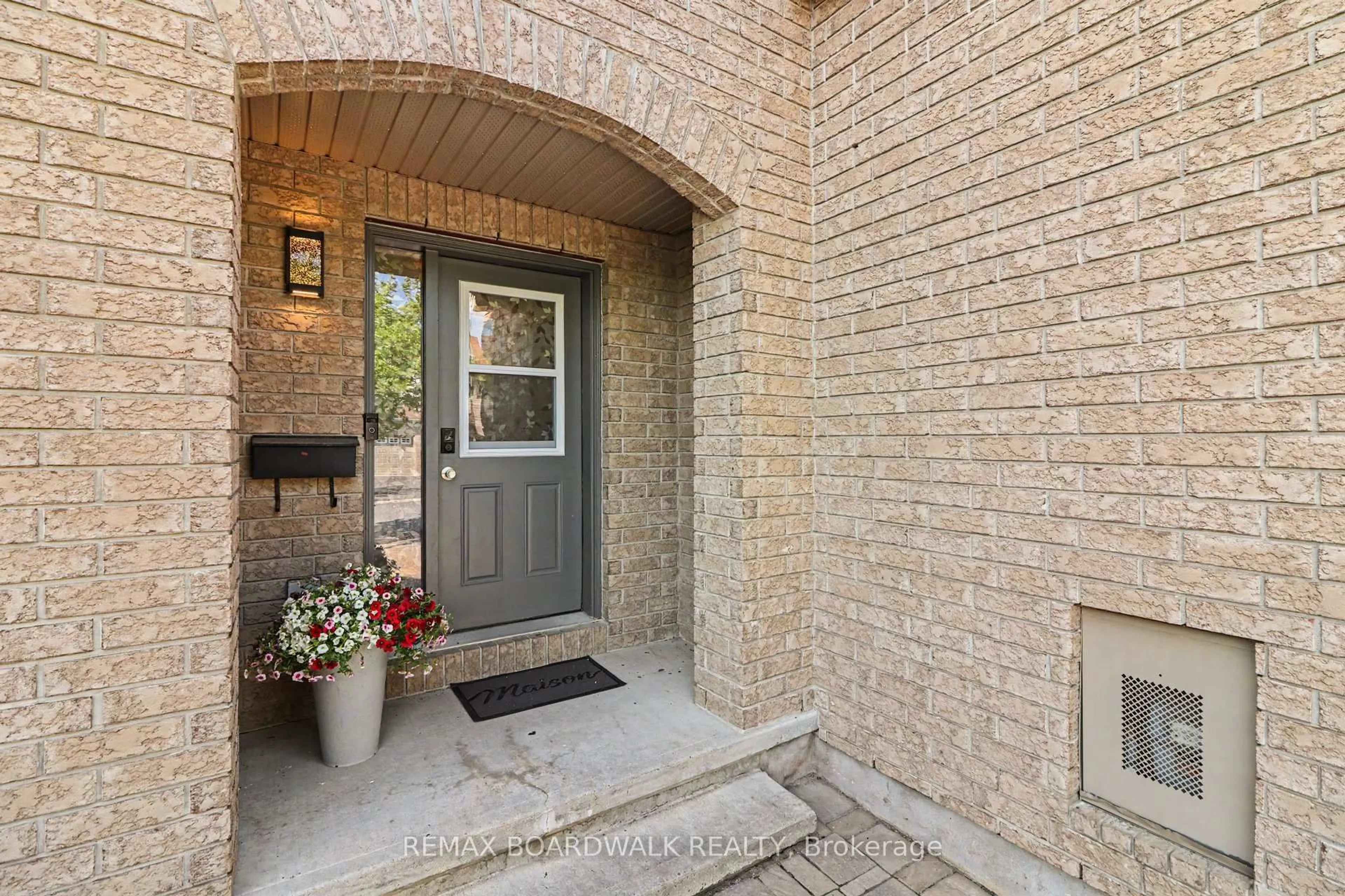 Unknown for 350 Rolling Meadow Cres, Ottawa Ontario K1W 0A7