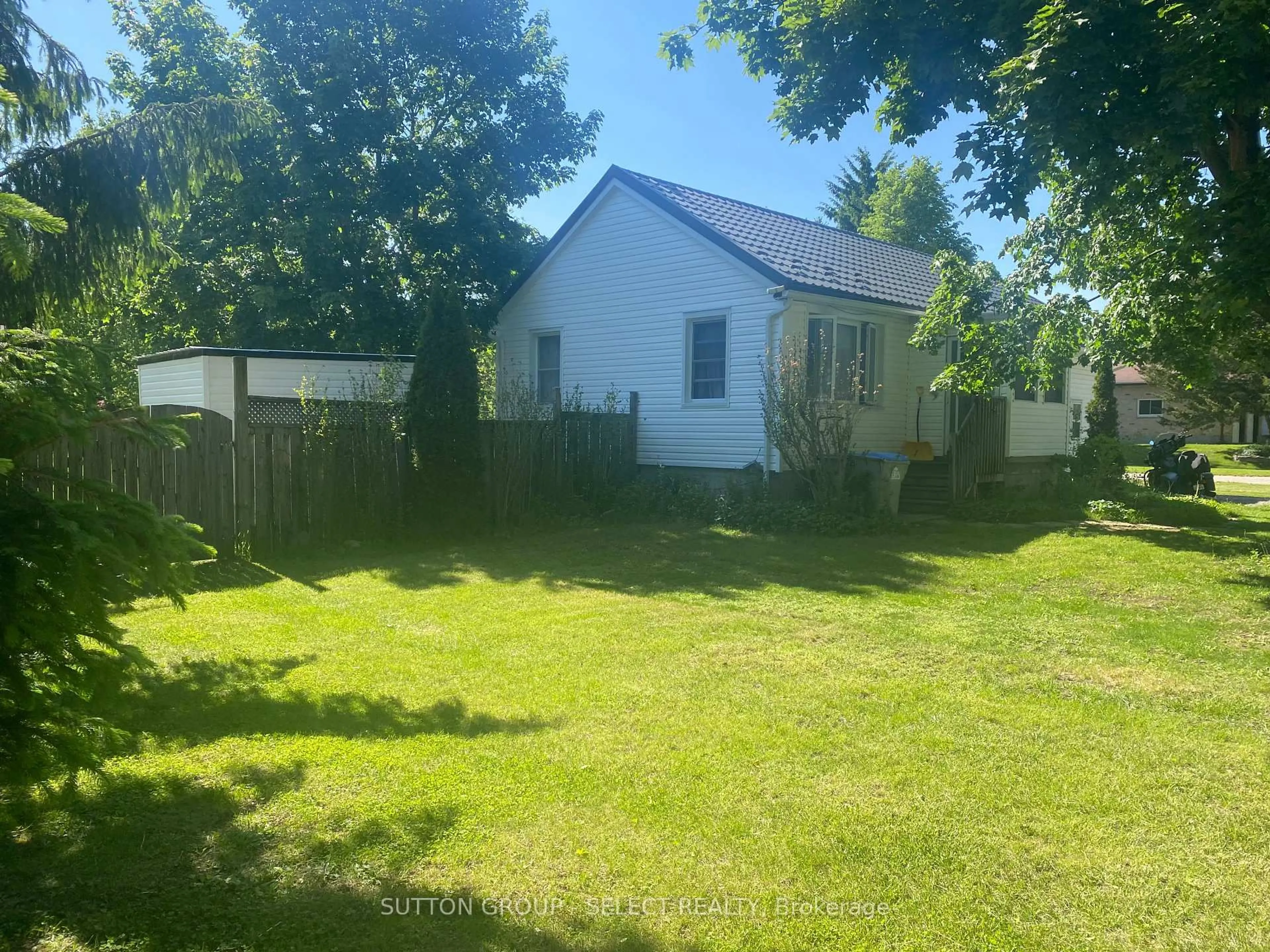 A pic from outside/outdoor area/front of a property/back of a property/a pic from drone, street for 9 Prince Albert St, Middlesex Centre Ontario N0L 1E0
