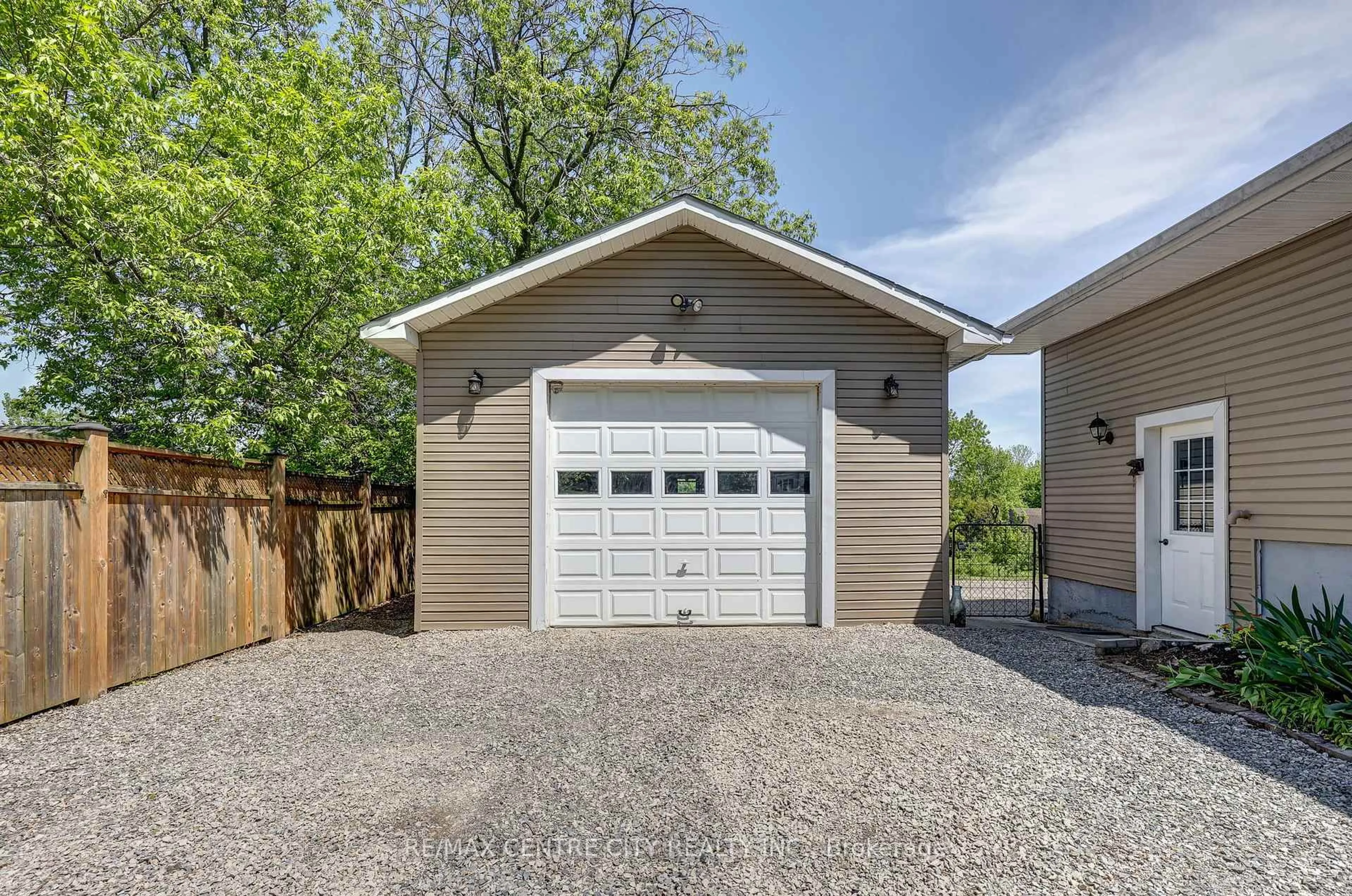 Indoor garage for 28 Centre St, Bayham Ontario N0J 1Z0