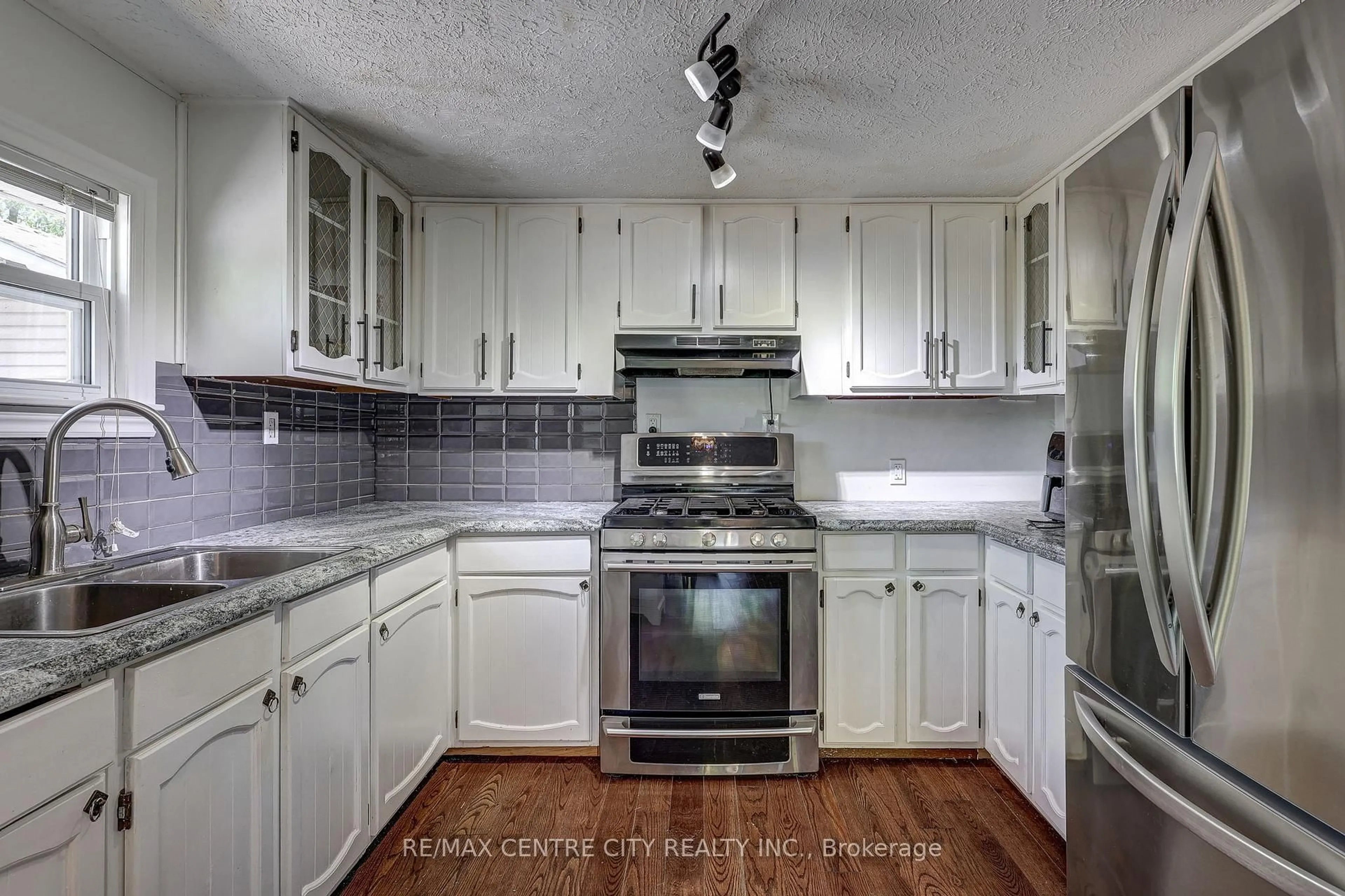 Standard kitchen, unknown for 28 Centre St, Bayham Ontario N0J 1Z0