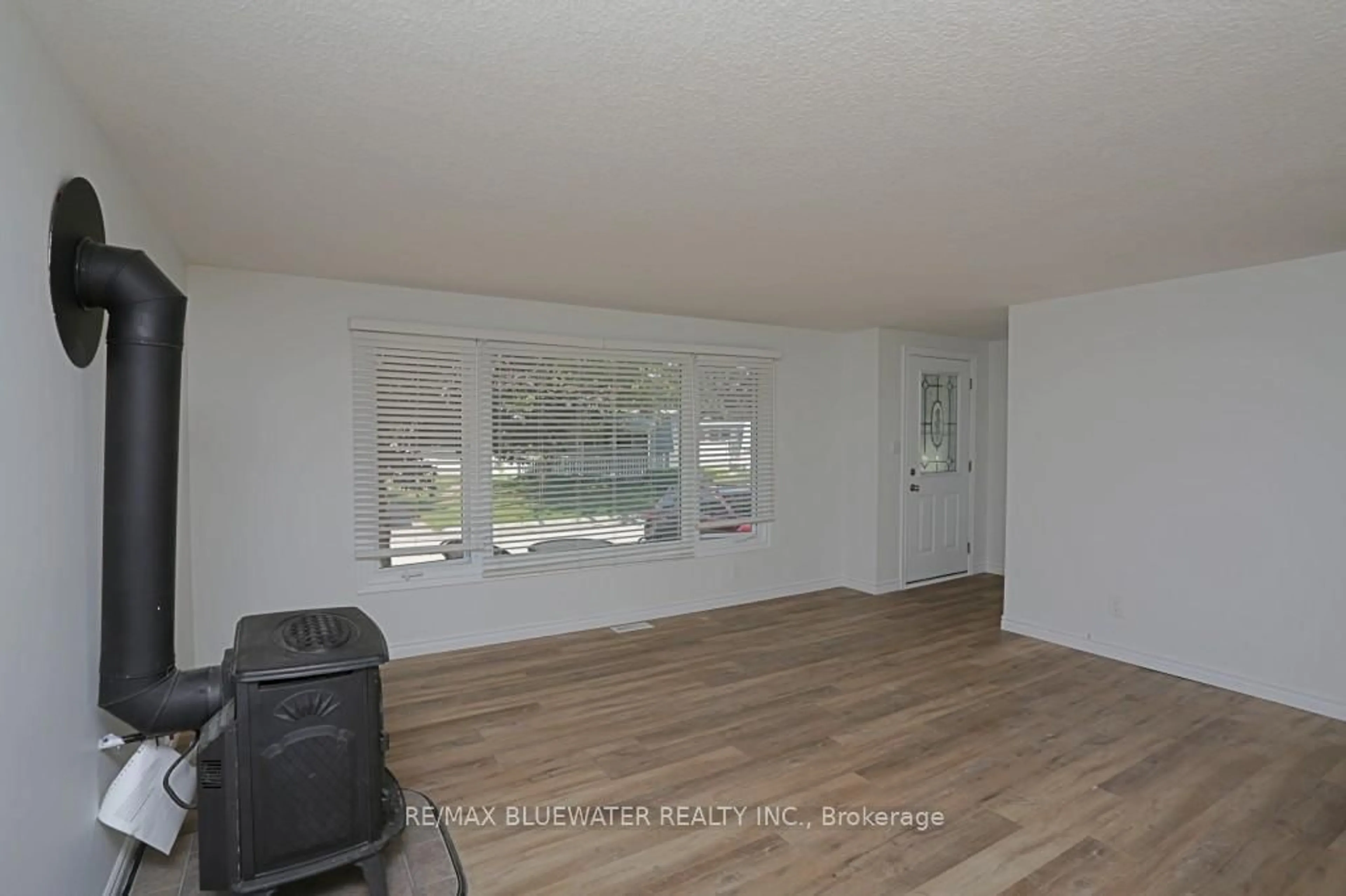 A pic of a room for 23 Pebble Beach Pkwy, South Huron Ontario N0M 1T0