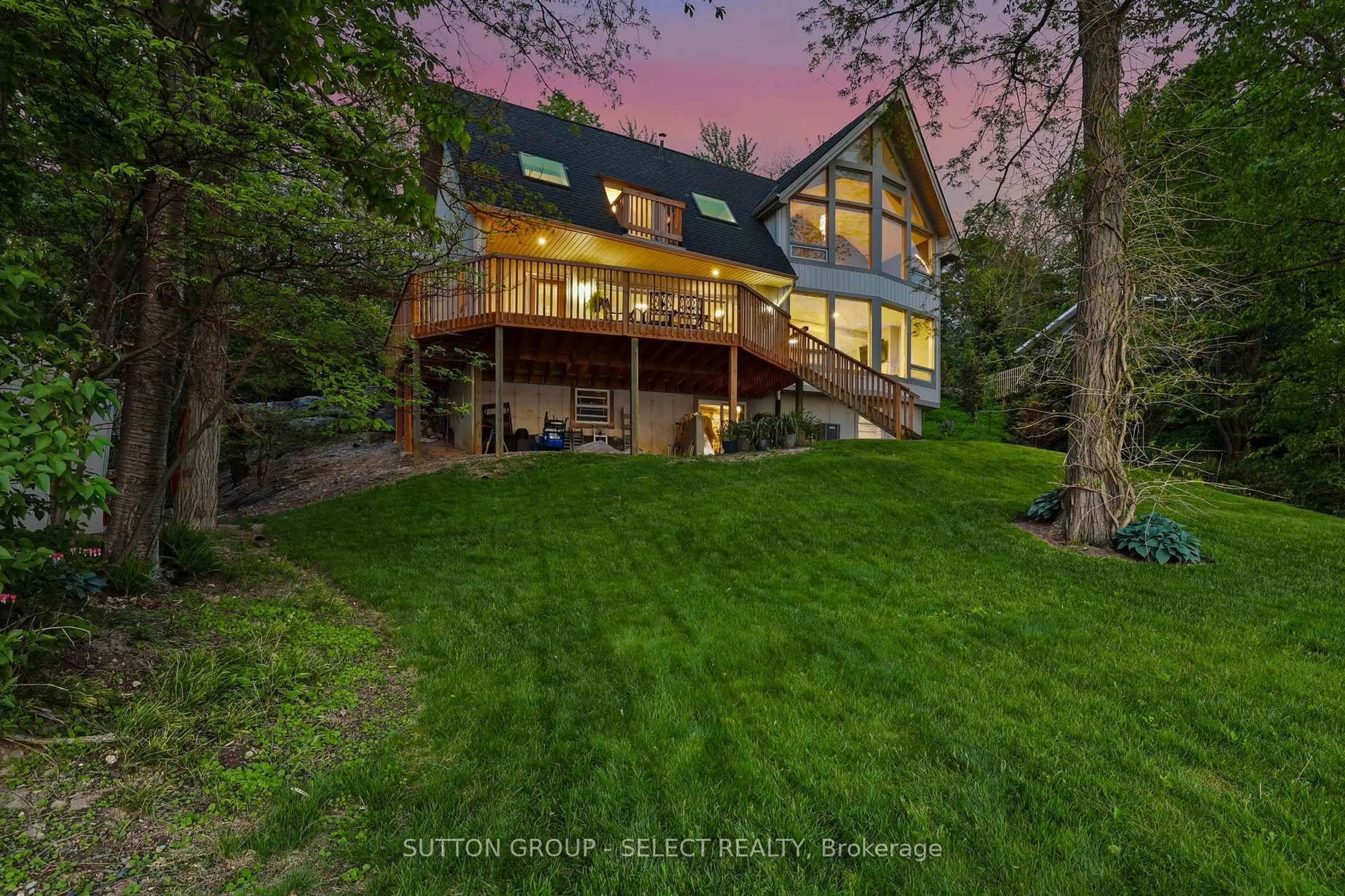 A pic from outside/outdoor area/front of a property/back of a property/a pic from drone, water/lake/river/ocean view for 5284 Cliff Rd, Lambton Shores Ontario N0N 1J7