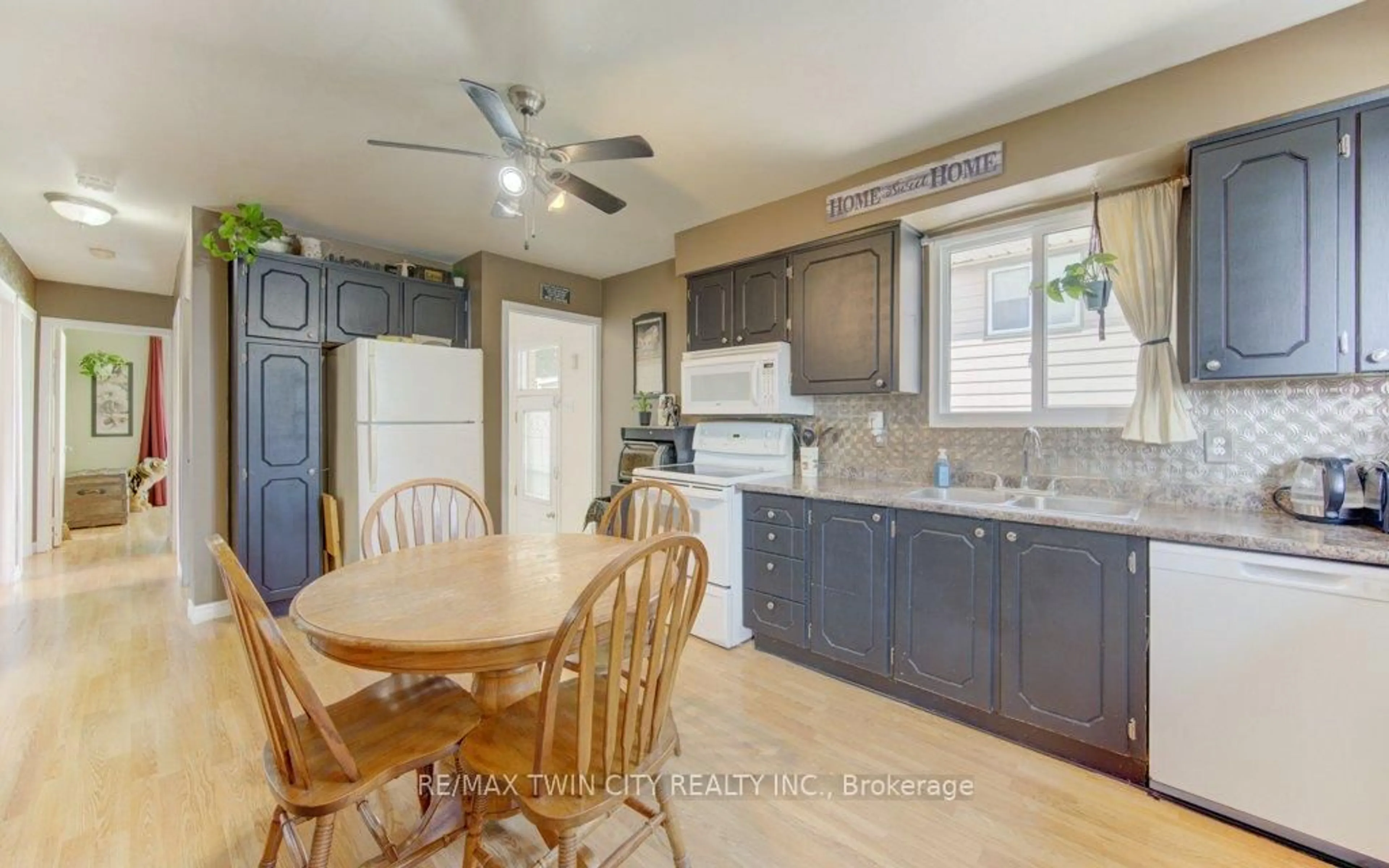 Open concept kitchen, unknown for 96 Scott Rd, Cambridge Ontario N3C 2X7