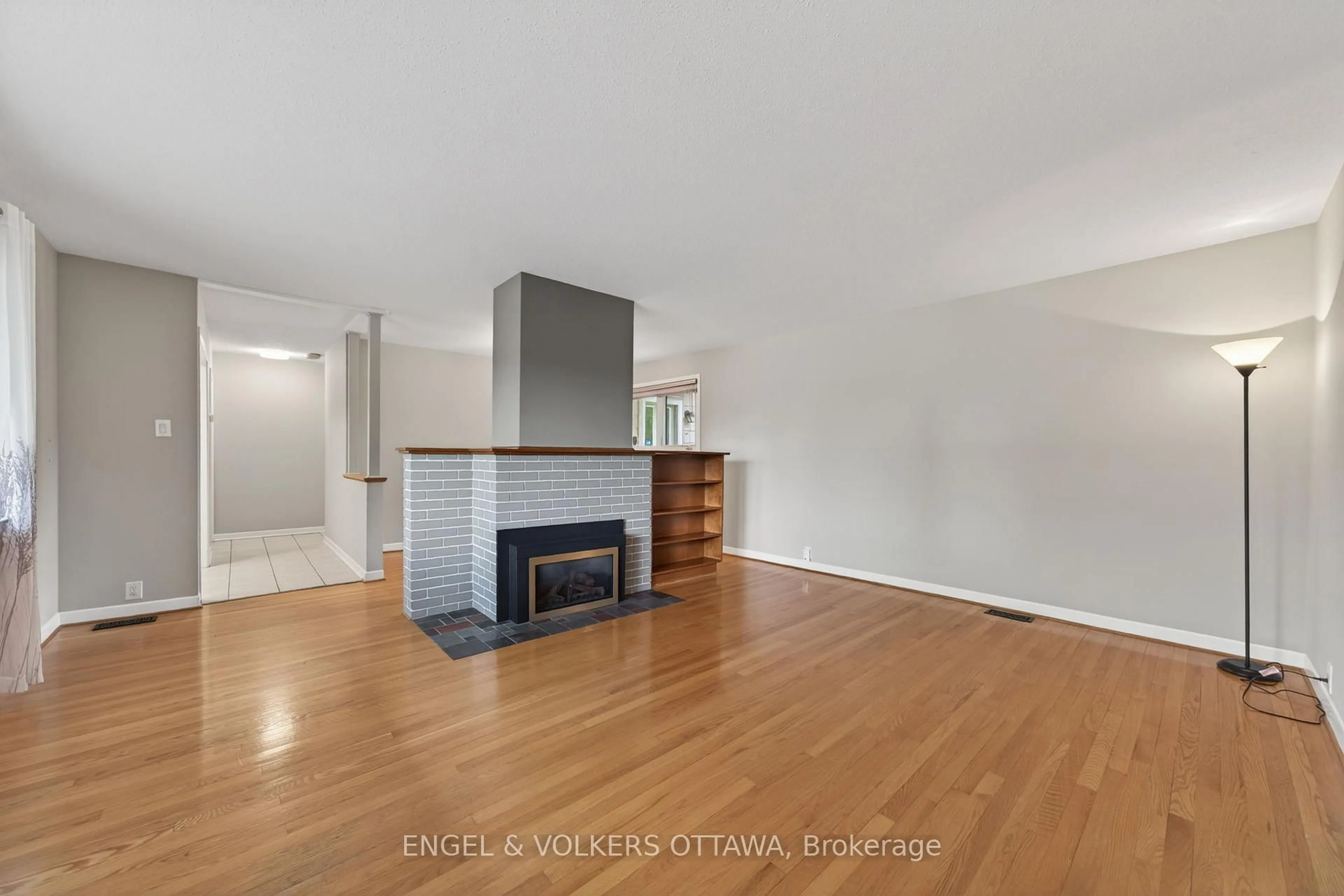 Living room with furniture, unknown for 62 Wigan Dr, Ottawa Ontario K2E 6L1