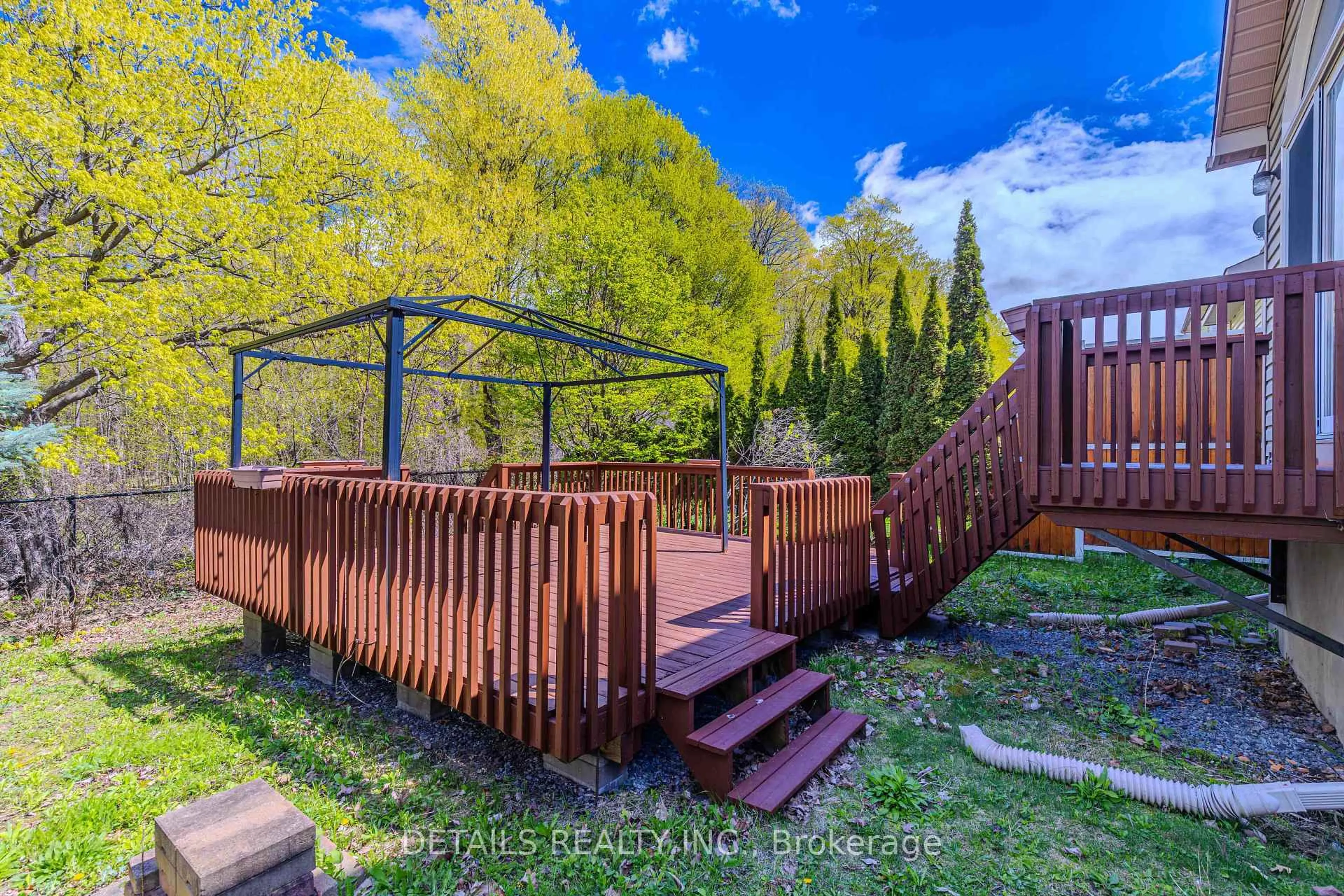 A pic from outside/outdoor area/front of a property/back of a property/a pic from drone, forest/trees view for 134 Tacom Circ, Ottawa Ontario K2G 4R1