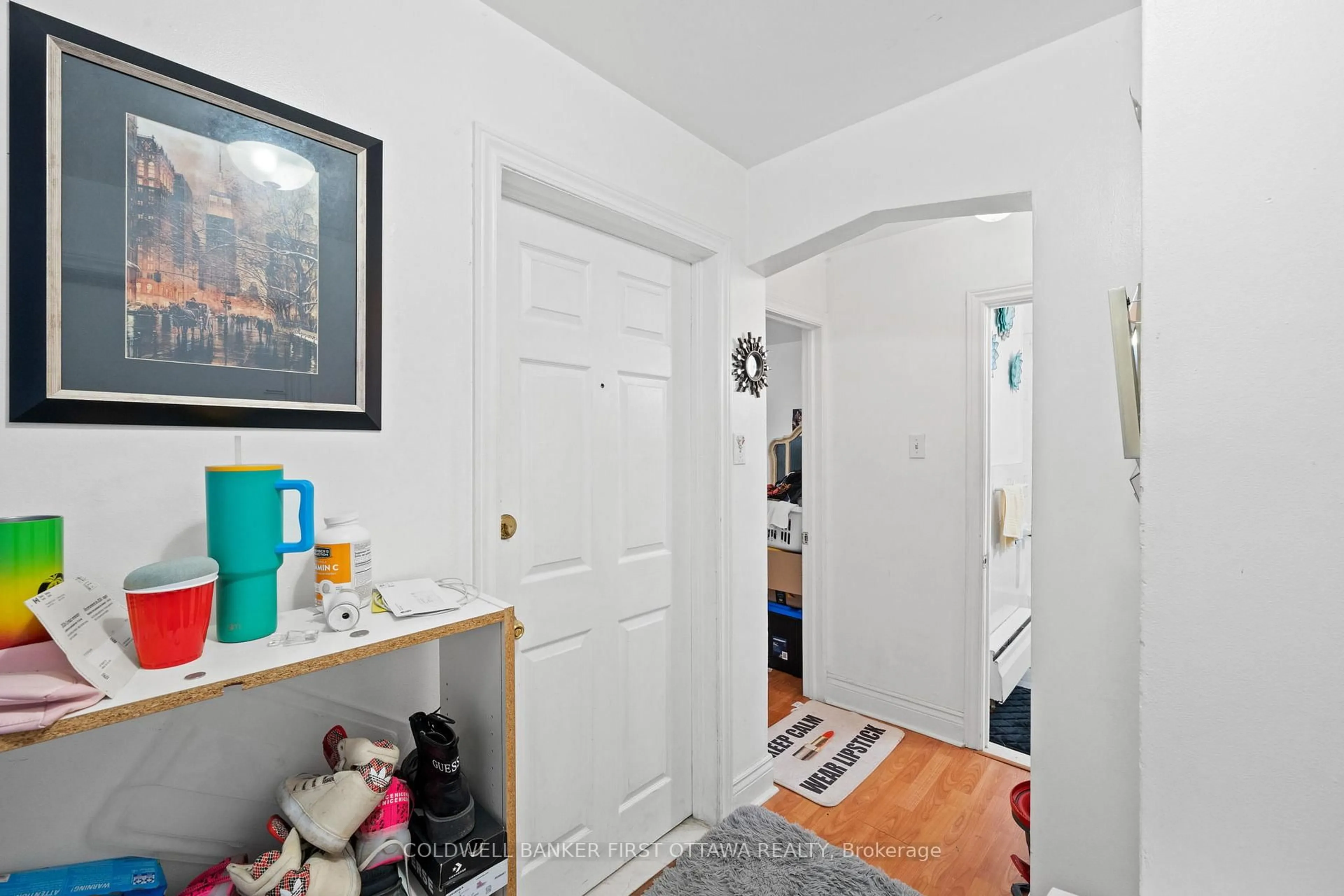 Indoor entryway for 397 Brant St, Ottawa Ontario K1L 6V5