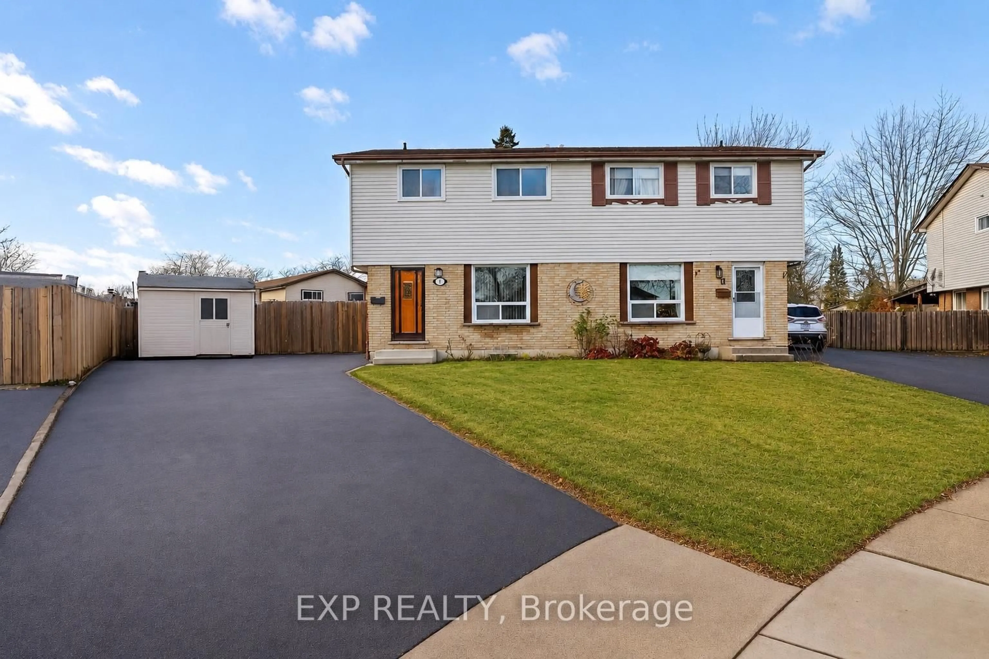 A pic from outside/outdoor area/front of a property/back of a property/a pic from drone, street for 9 Cleveland Pl, Hamilton Ontario L8J 1M9