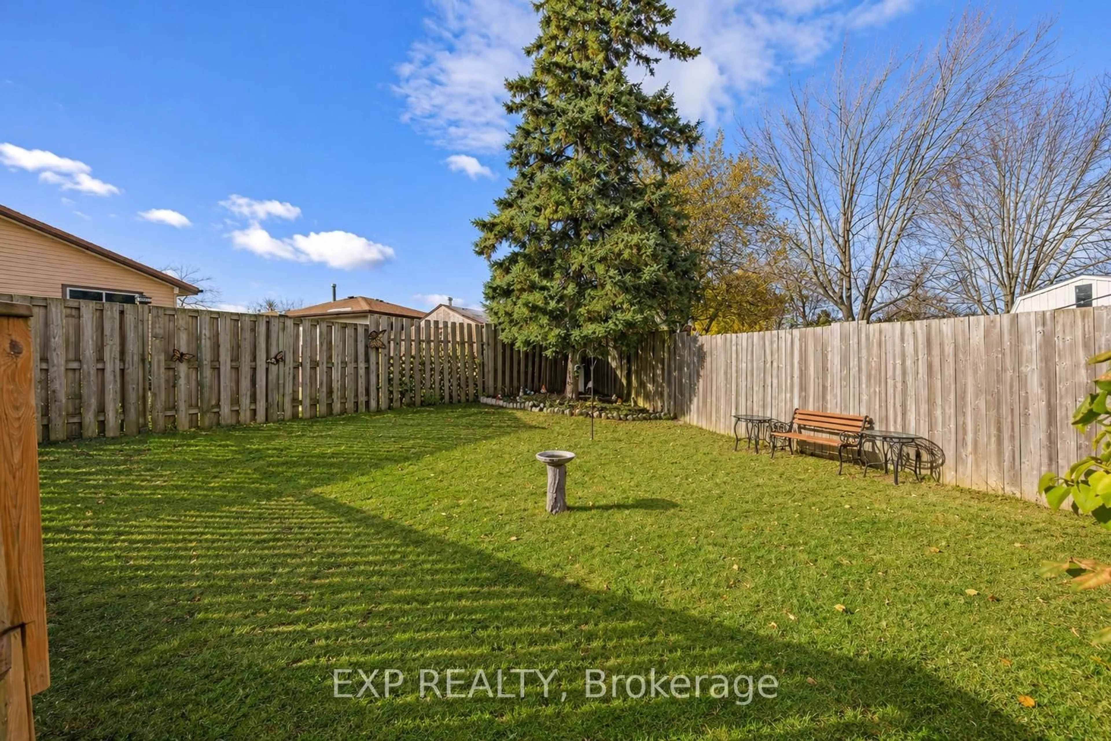 A pic from outside/outdoor area/front of a property/back of a property/a pic from drone, water/lake/river/ocean view for 9 Cleveland Pl, Hamilton Ontario L8J 1M9