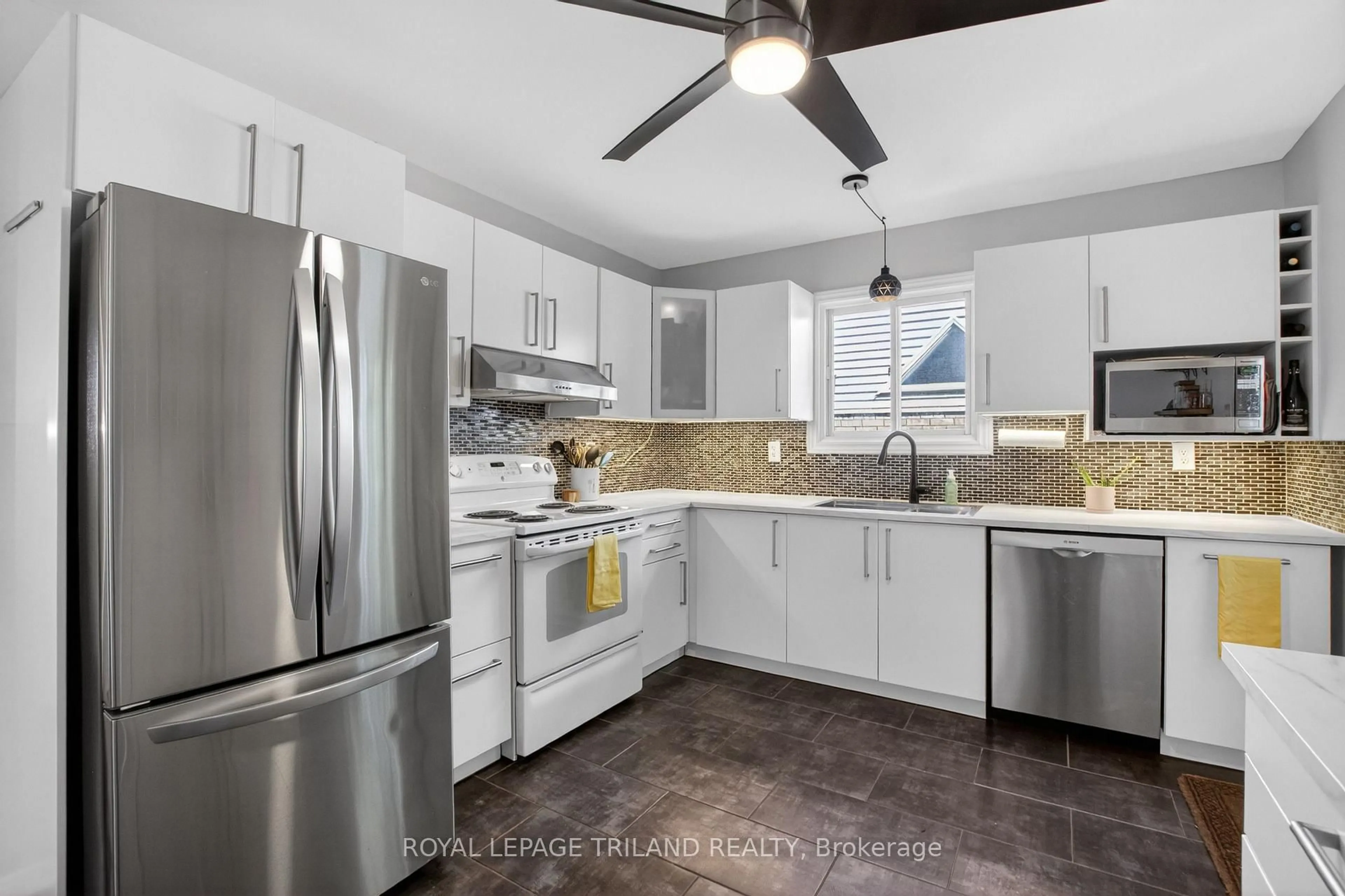 Open concept kitchen, ceramic/tile floor for 125 Bournemouth Dr, London East Ontario N5V 4T1