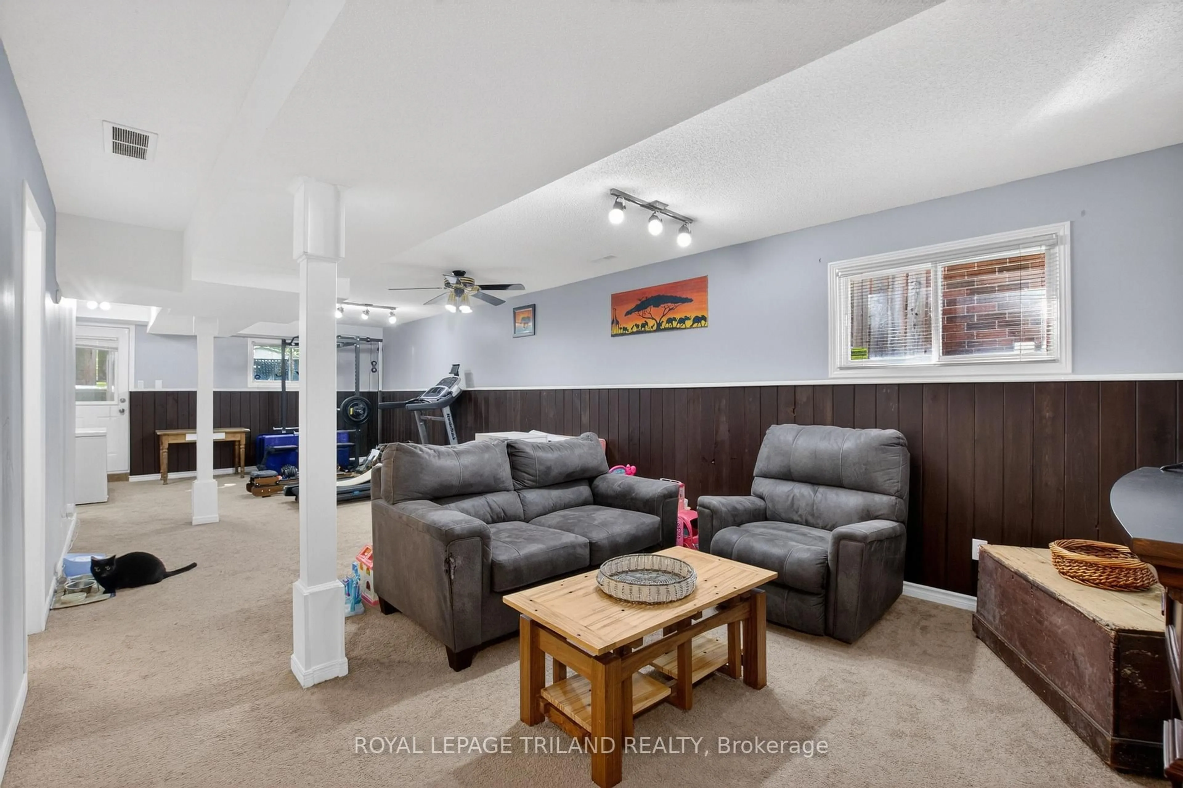 Living room with furniture, unknown for 125 Bournemouth Dr, London East Ontario N5V 4T1