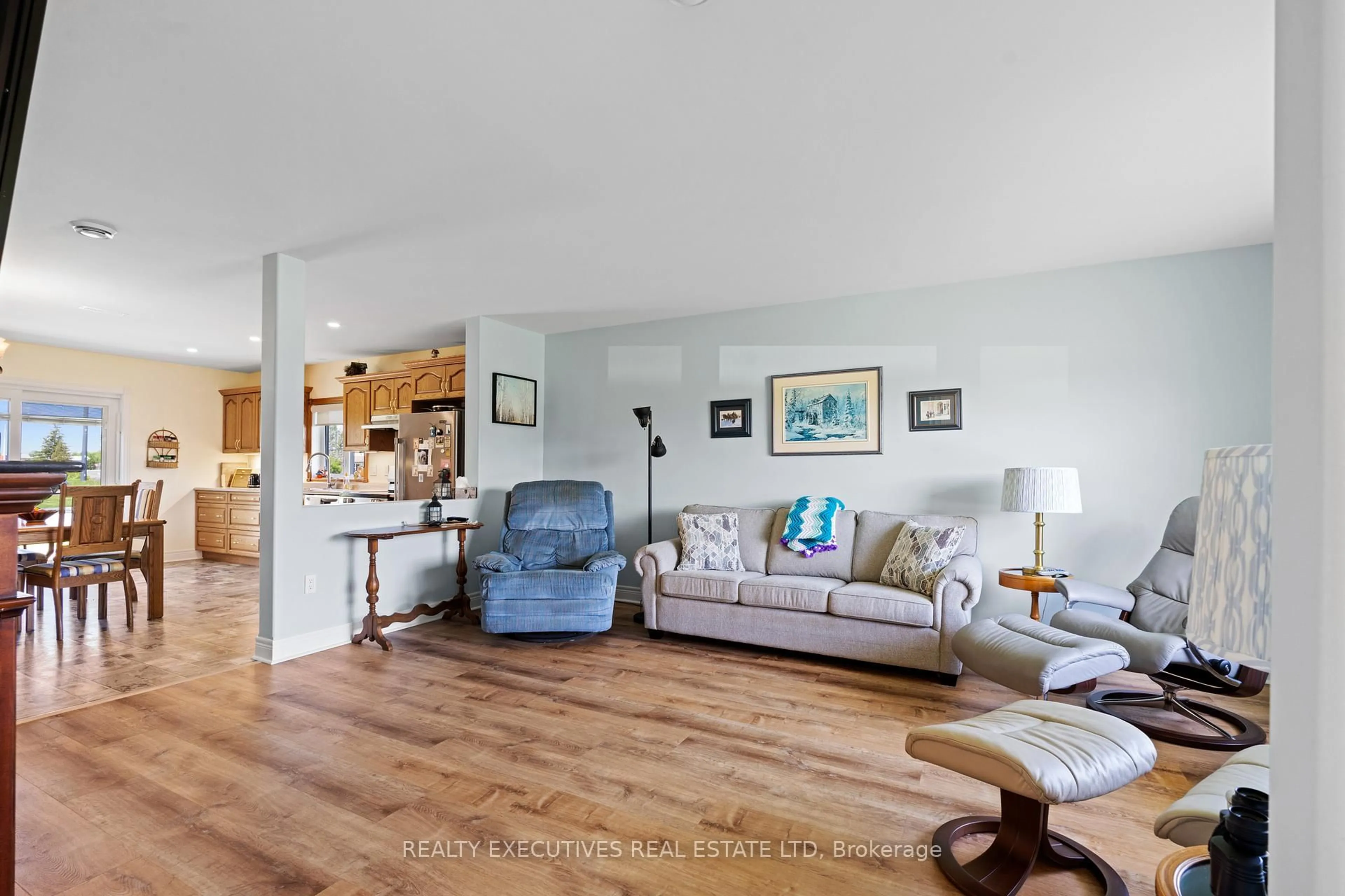 Living room with furniture, unknown for 10727 West End Terr, South Dundas Ontario K0E 1K0