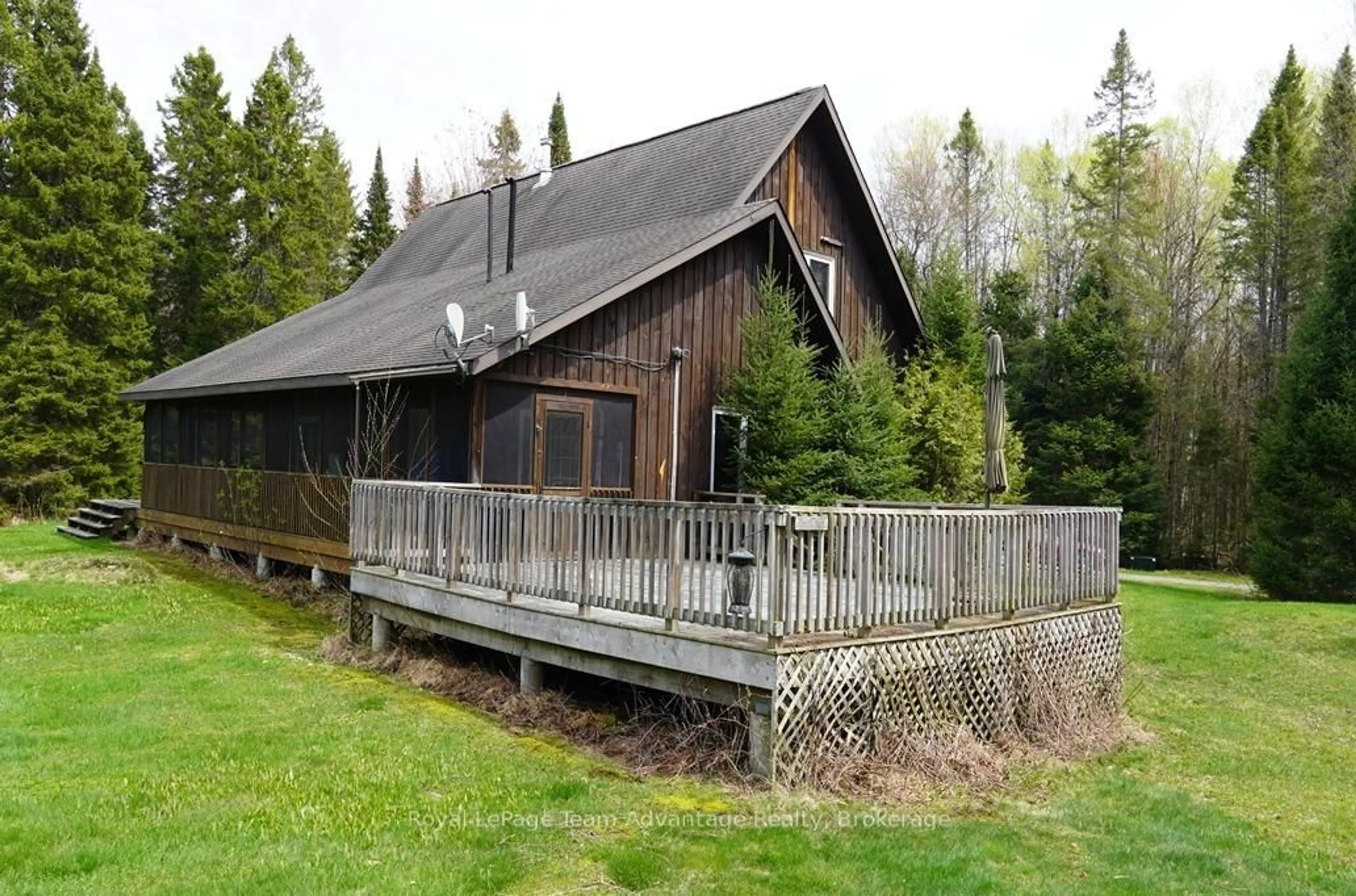Patio, building for 768 Hurdville Rd, McKellar Ontario P2A 0B5