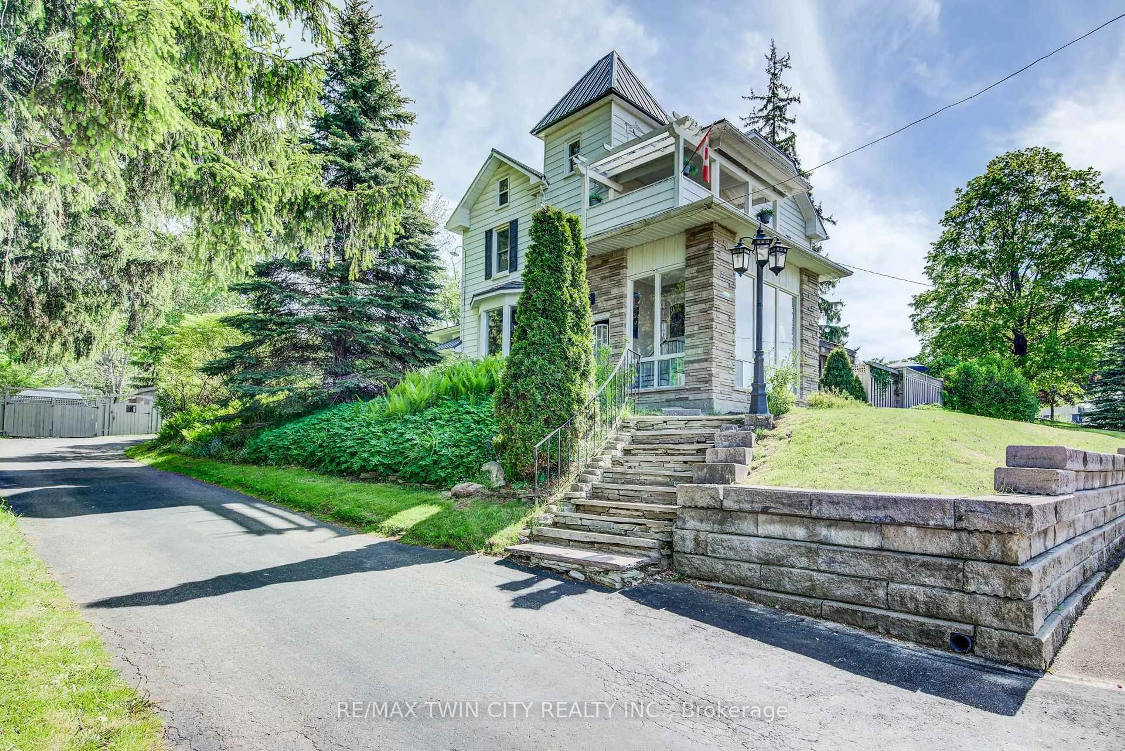 A pic from outside/outdoor area/front of a property/back of a property/a pic from drone, street for 1521 Bridge St, Wilmot Ontario N0B 2E0