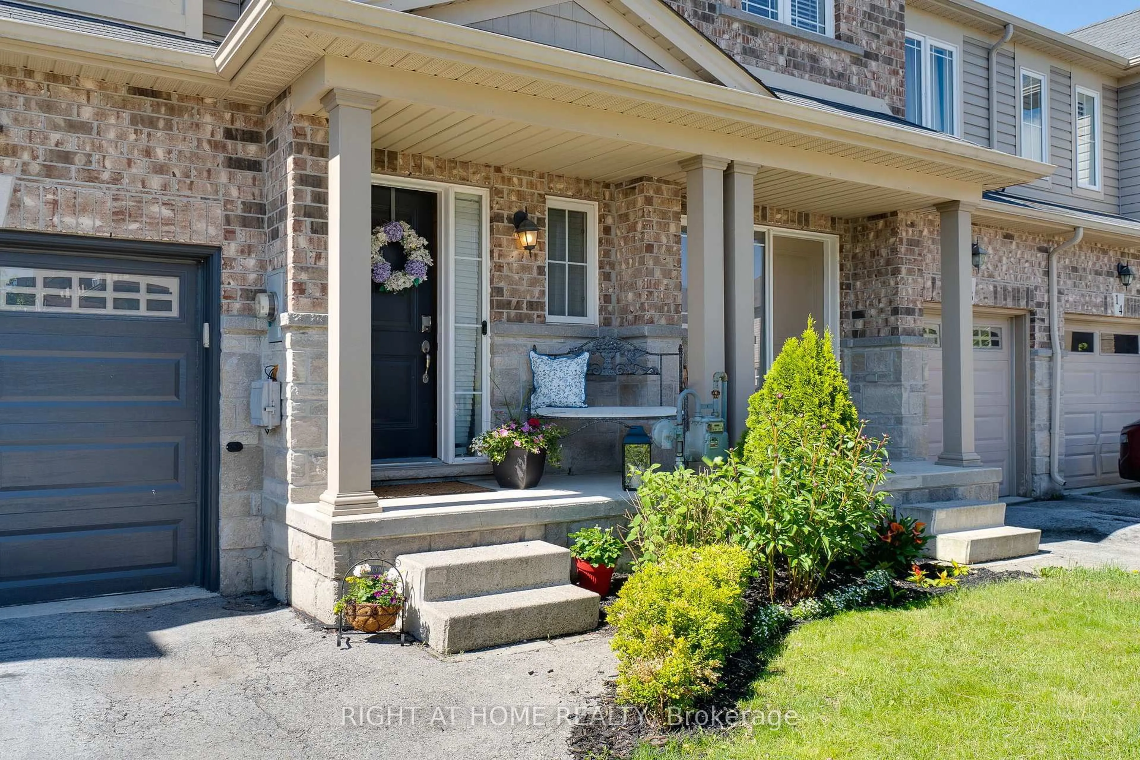 Indoor entryway for 70 Highgate Dr #12, Hamilton Ontario L8J 0E8