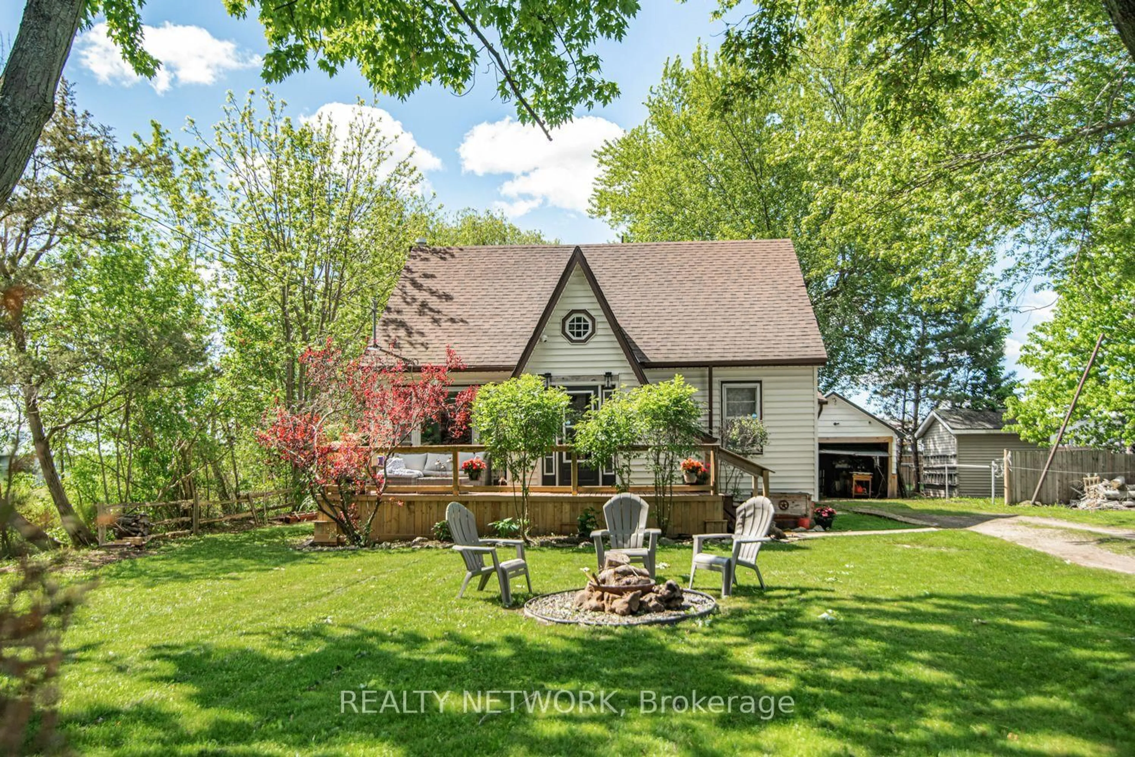A pic from outside/outdoor area/front of a property/back of a property/a pic from drone, unknown for 32 Grant Ave, Haldimand Ontario N1A 1Y2
