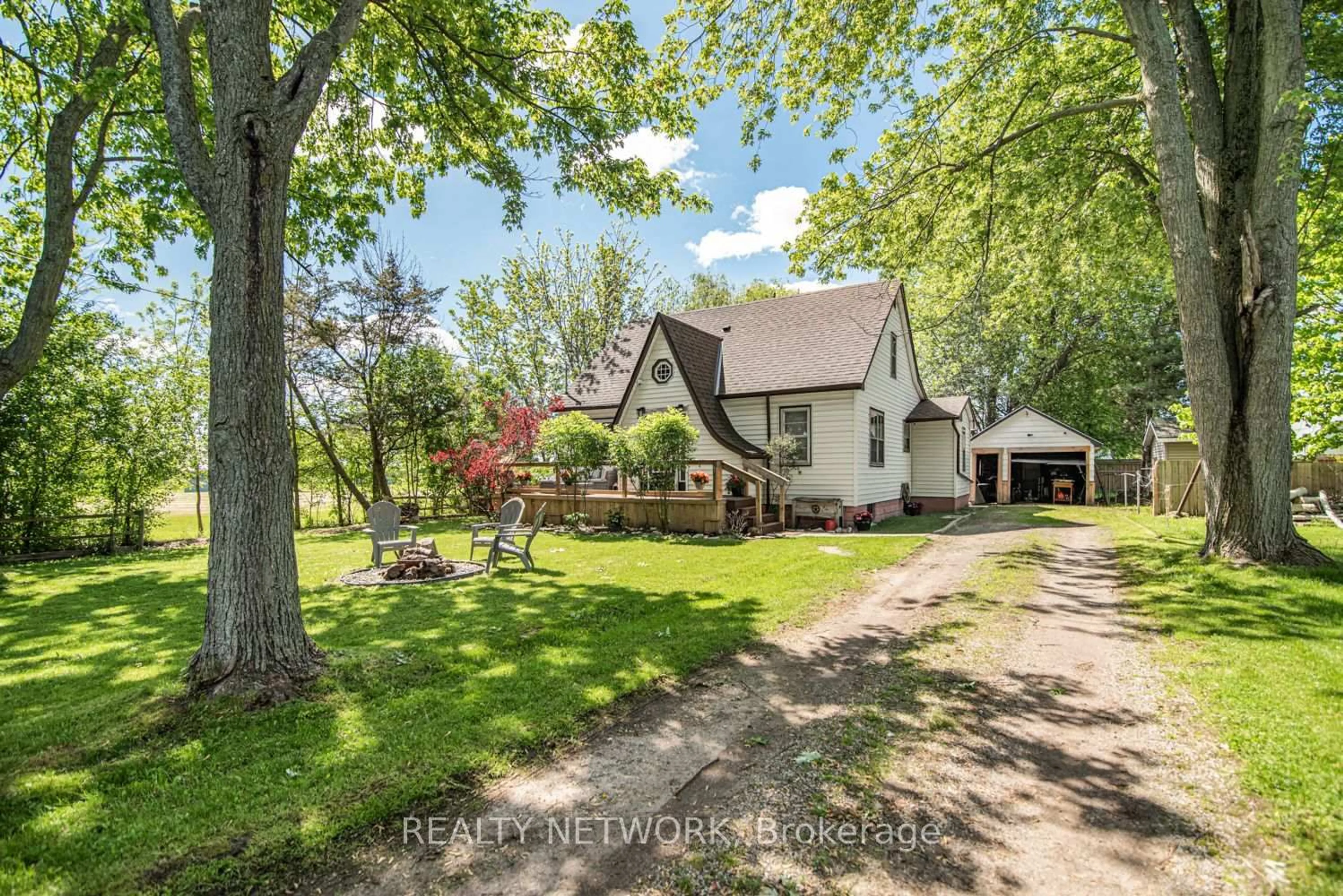 A pic from outside/outdoor area/front of a property/back of a property/a pic from drone, street for 32 Grant Ave, Haldimand Ontario N1A 1Y2