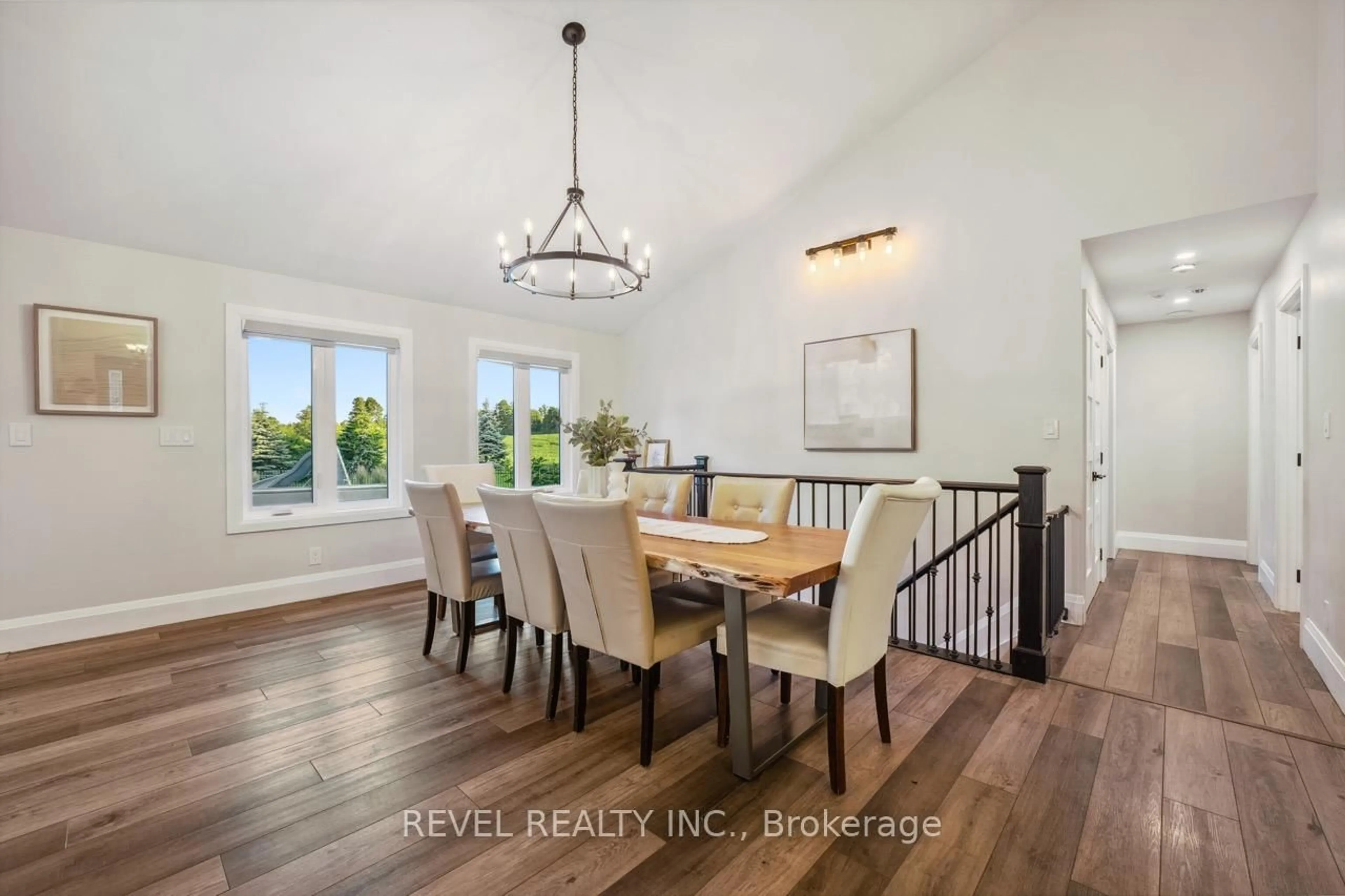 Dining room, unknown for 102 Concession 11, Hamilton Ontario L8B 1H8