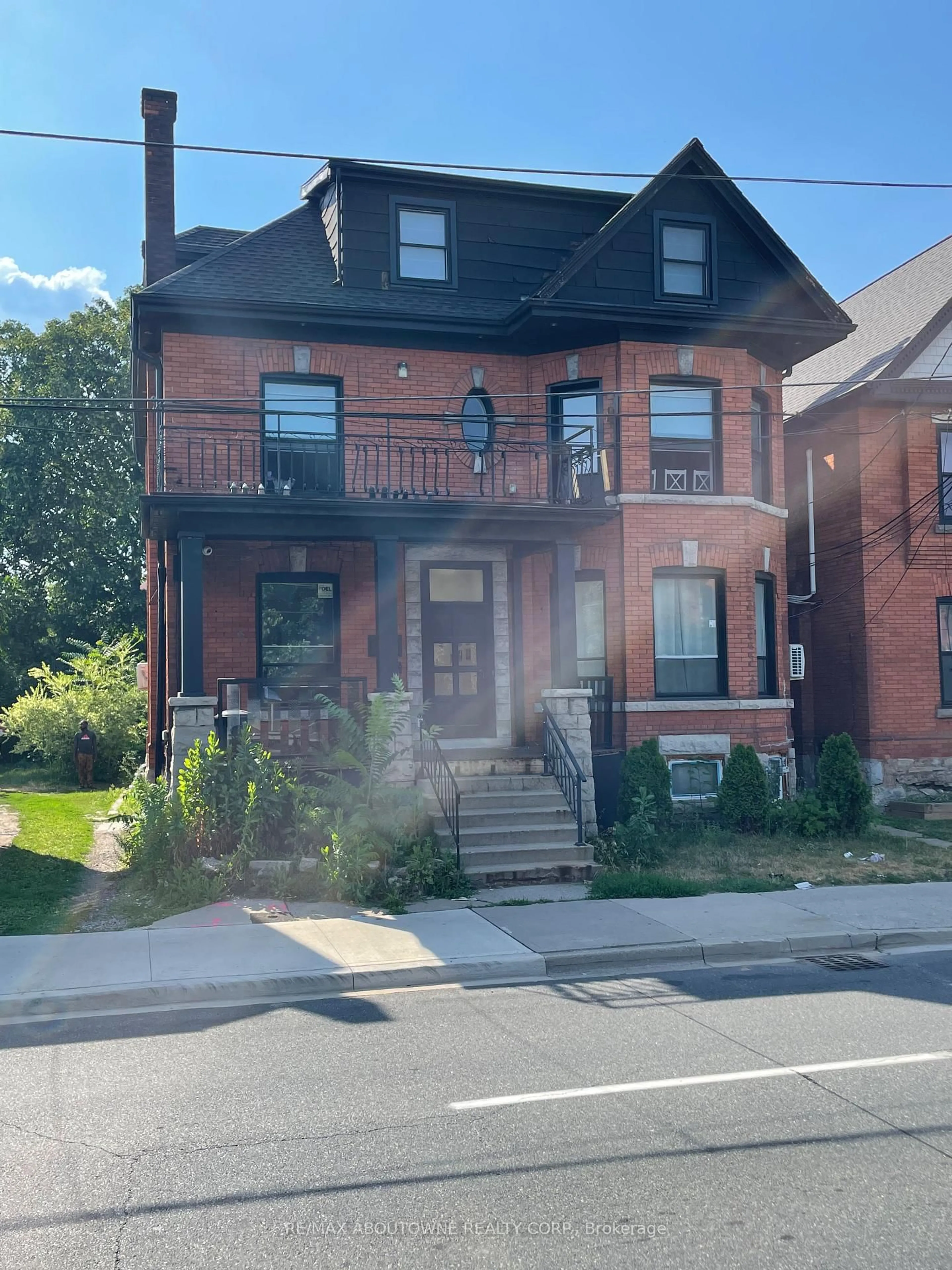 Home with brick exterior material, street for 66 Wellington St, Hamilton Ontario L8N 2R1