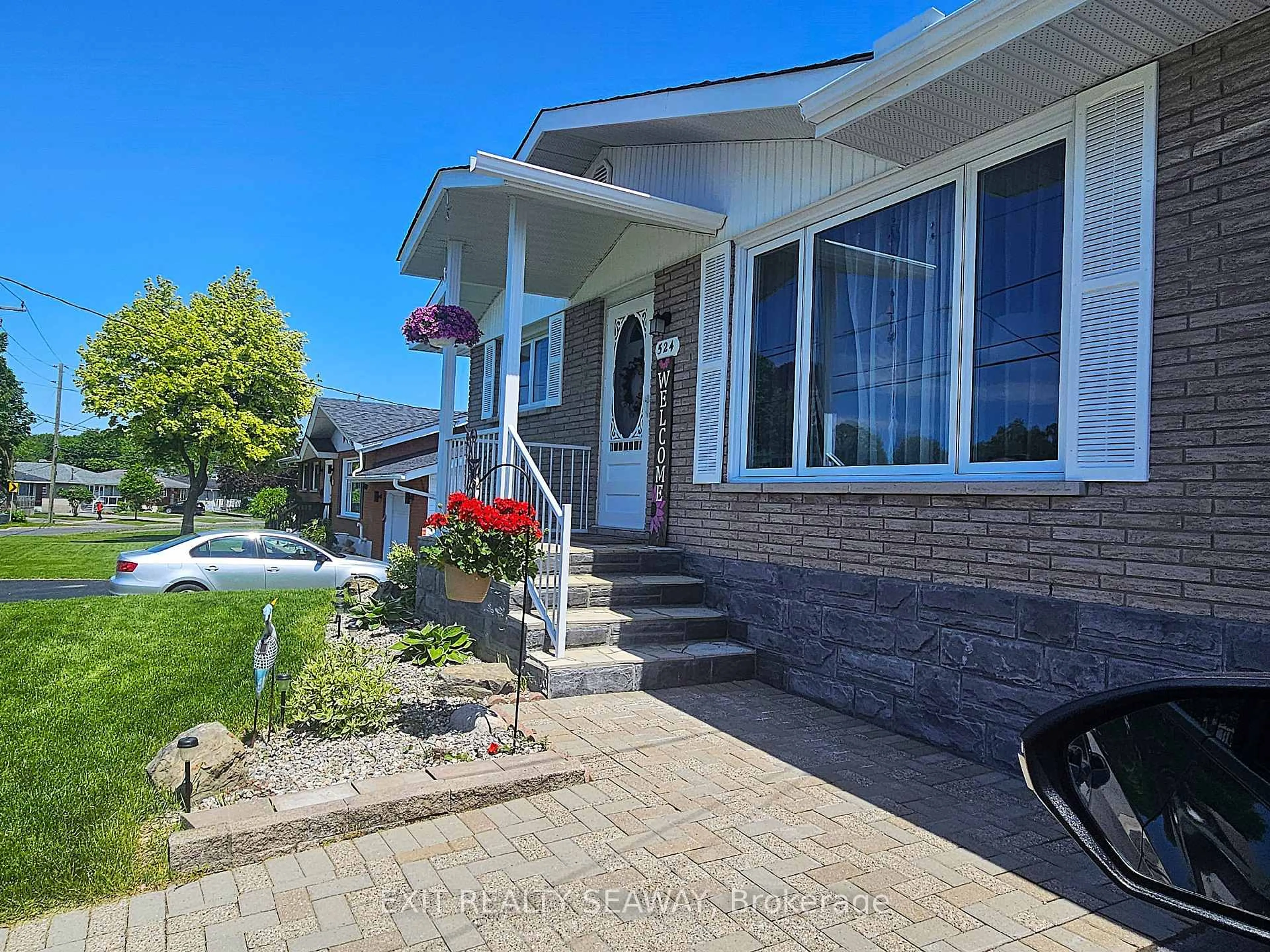Unknown for 524 Anthony St, Cornwall Ontario K6H 5L3