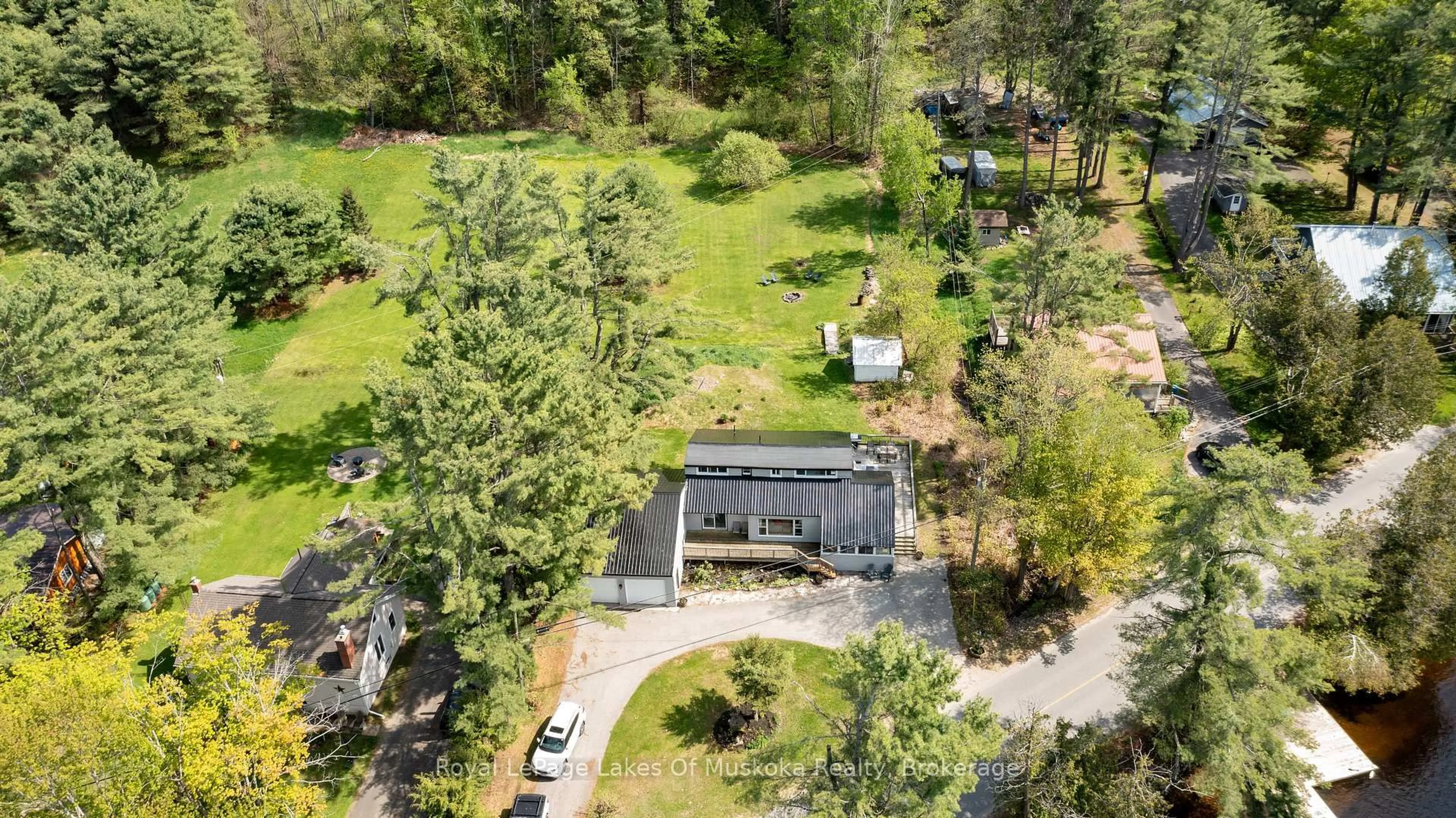 A pic from outside/outdoor area/front of a property/back of a property/a pic from drone, forest/trees view for 204 BEAUMONT Dr, Bracebridge Ontario P1L 1X2