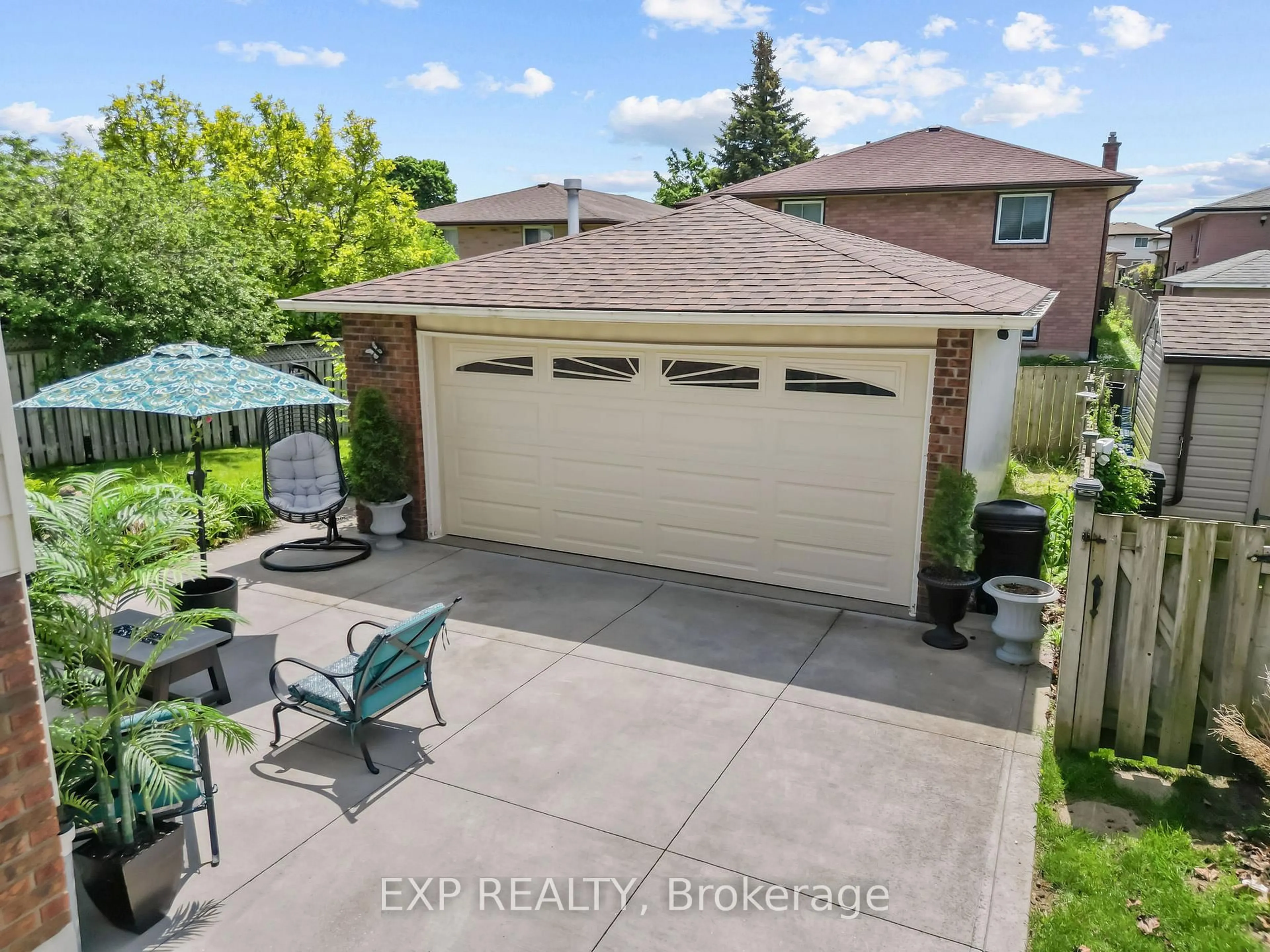 A pic from outside/outdoor area/front of a property/back of a property/a pic from drone, street for 56 Classic Cres, London East Ontario N5W 5T8