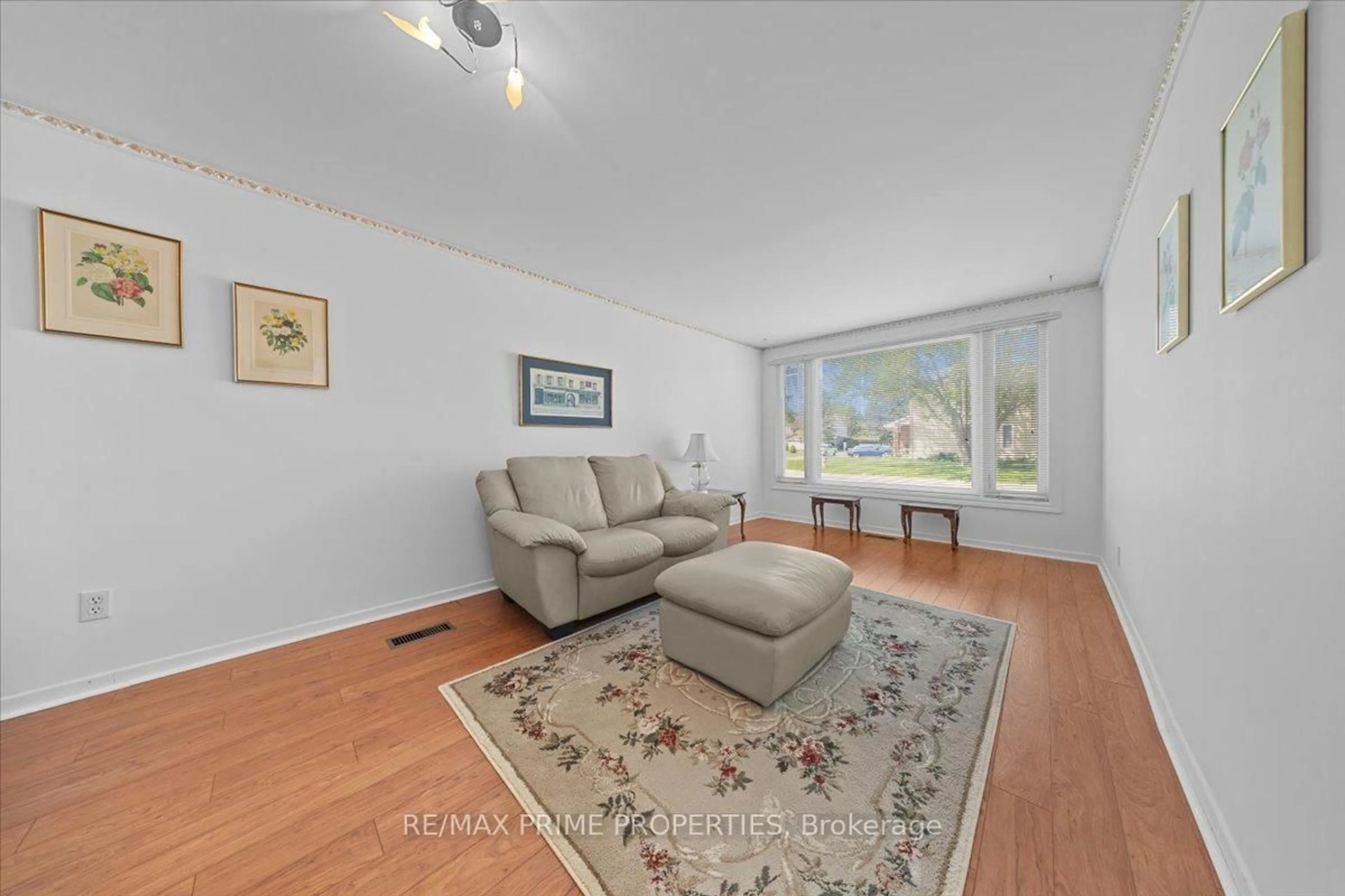 Living room with furniture, unknown for 1121 St Emmanuel Terr, Ottawa Ontario K1C 2J6