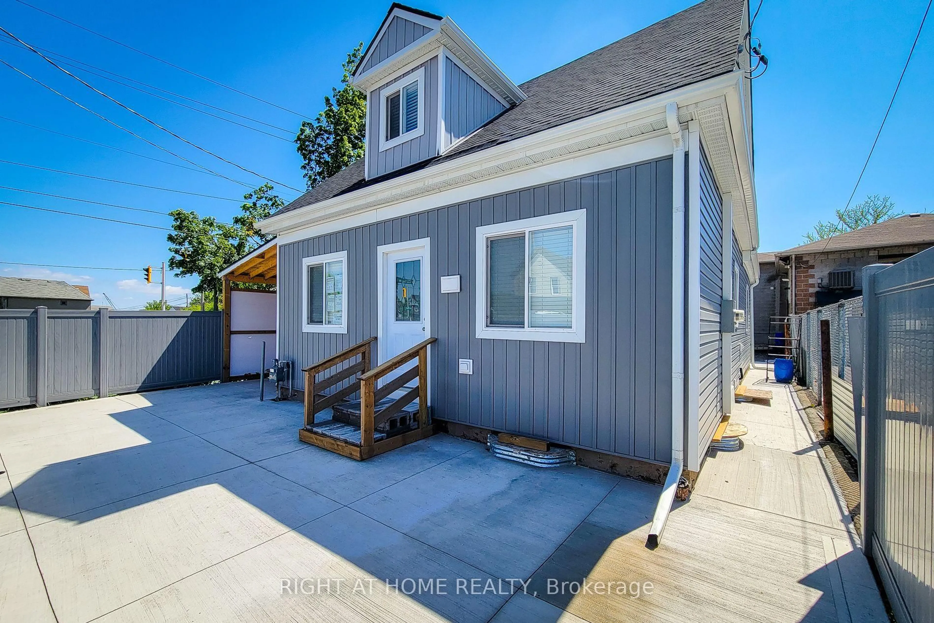Home with vinyl exterior material, street for 78 Hillyard St, Hamilton Ontario L8L 6B4