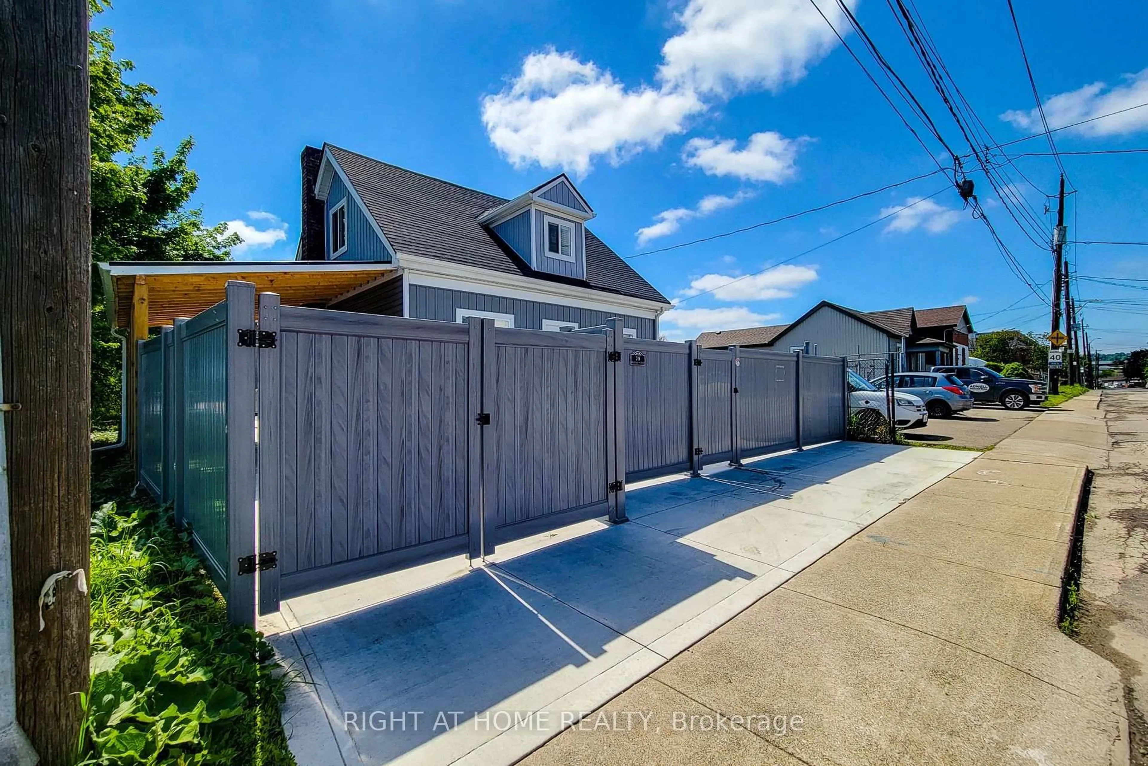 A pic from outside/outdoor area/front of a property/back of a property/a pic from drone, street for 78 Hillyard St, Hamilton Ontario L8L 6B4