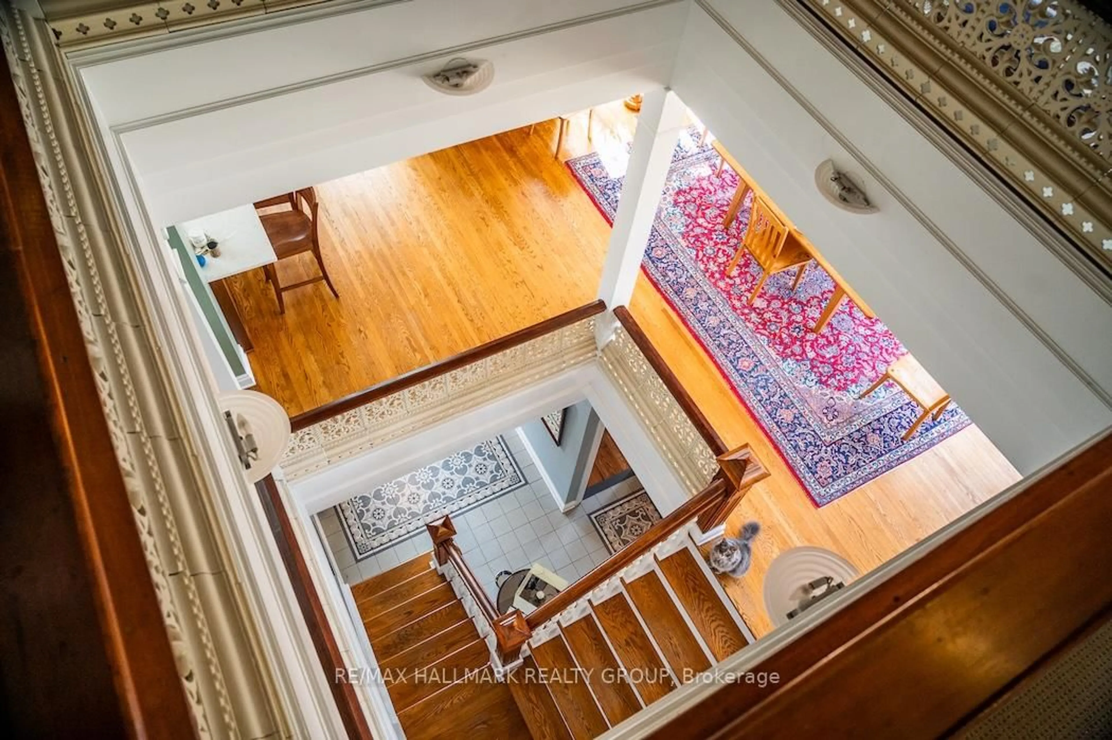Indoor foyer for 53 Scrivens St, Ottawa Ontario K2B 8M6