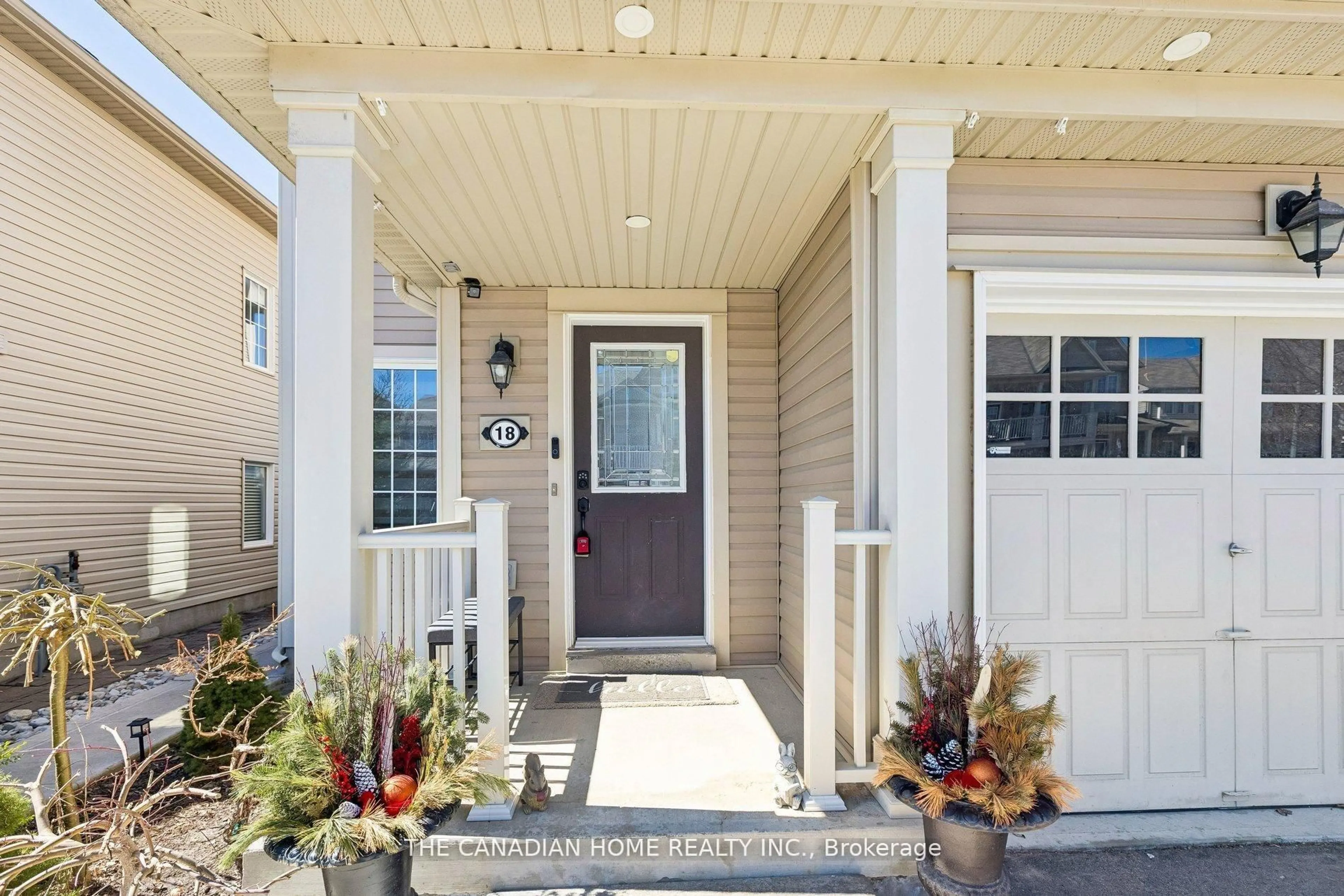 Indoor entryway for 18 Merritt Lane, Brantford Ontario N3T 0E8