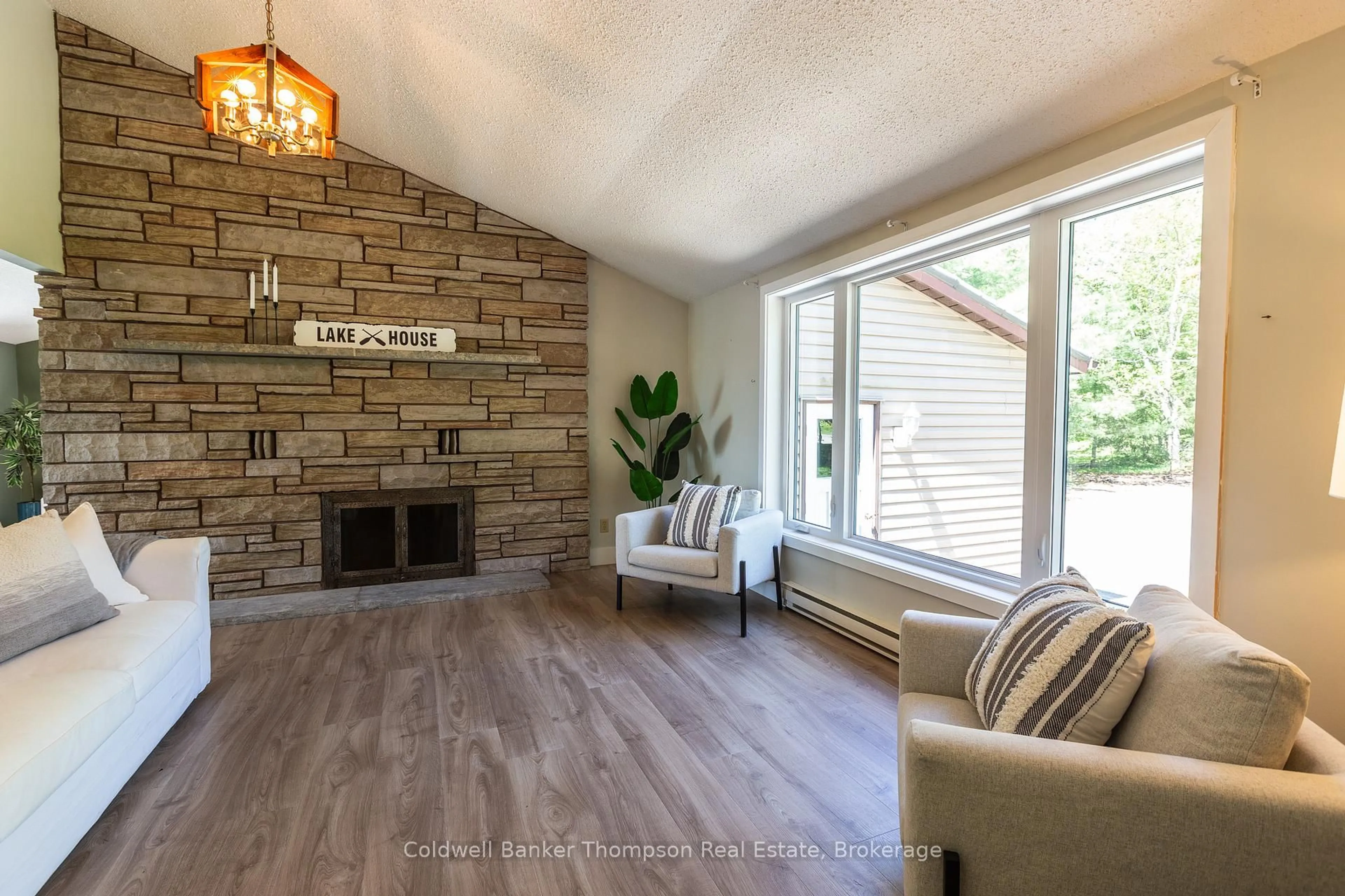 Living room with furniture, unknown for 45 Horizon Rd, Armour Ontario P0A 1C0