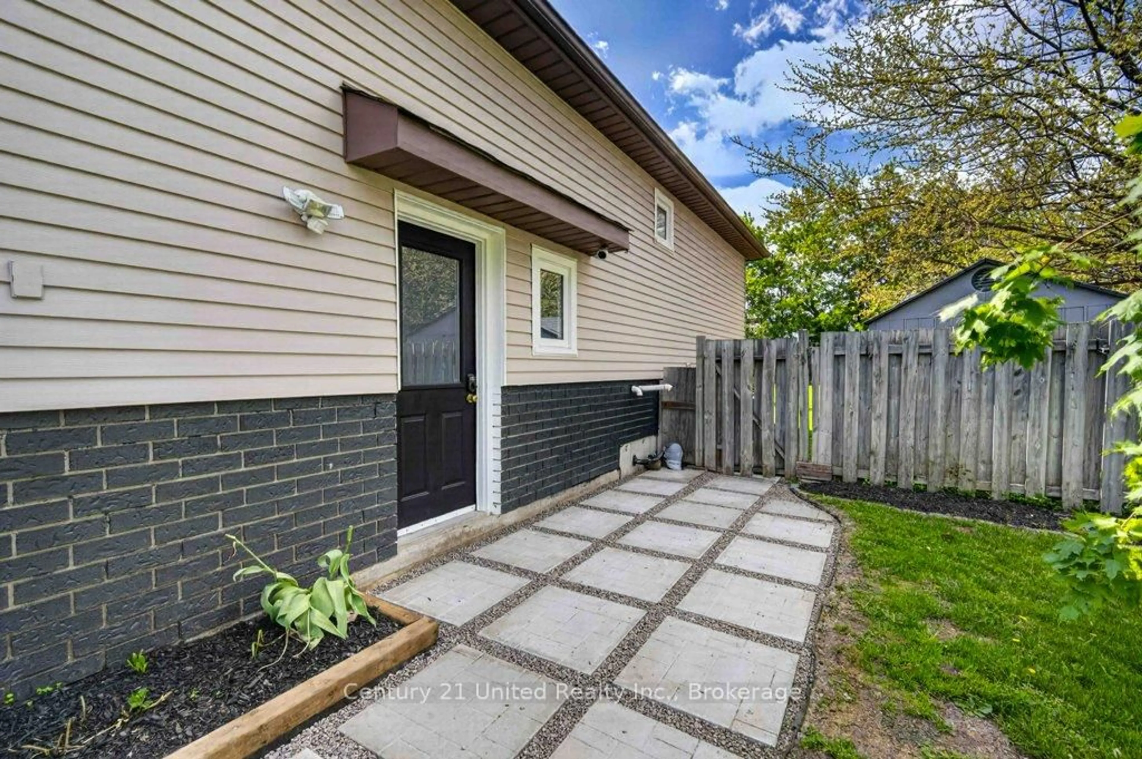 Home with brick exterior material, street for 1255 Huntington Circ, Peterborough Ontario K9K 2B4