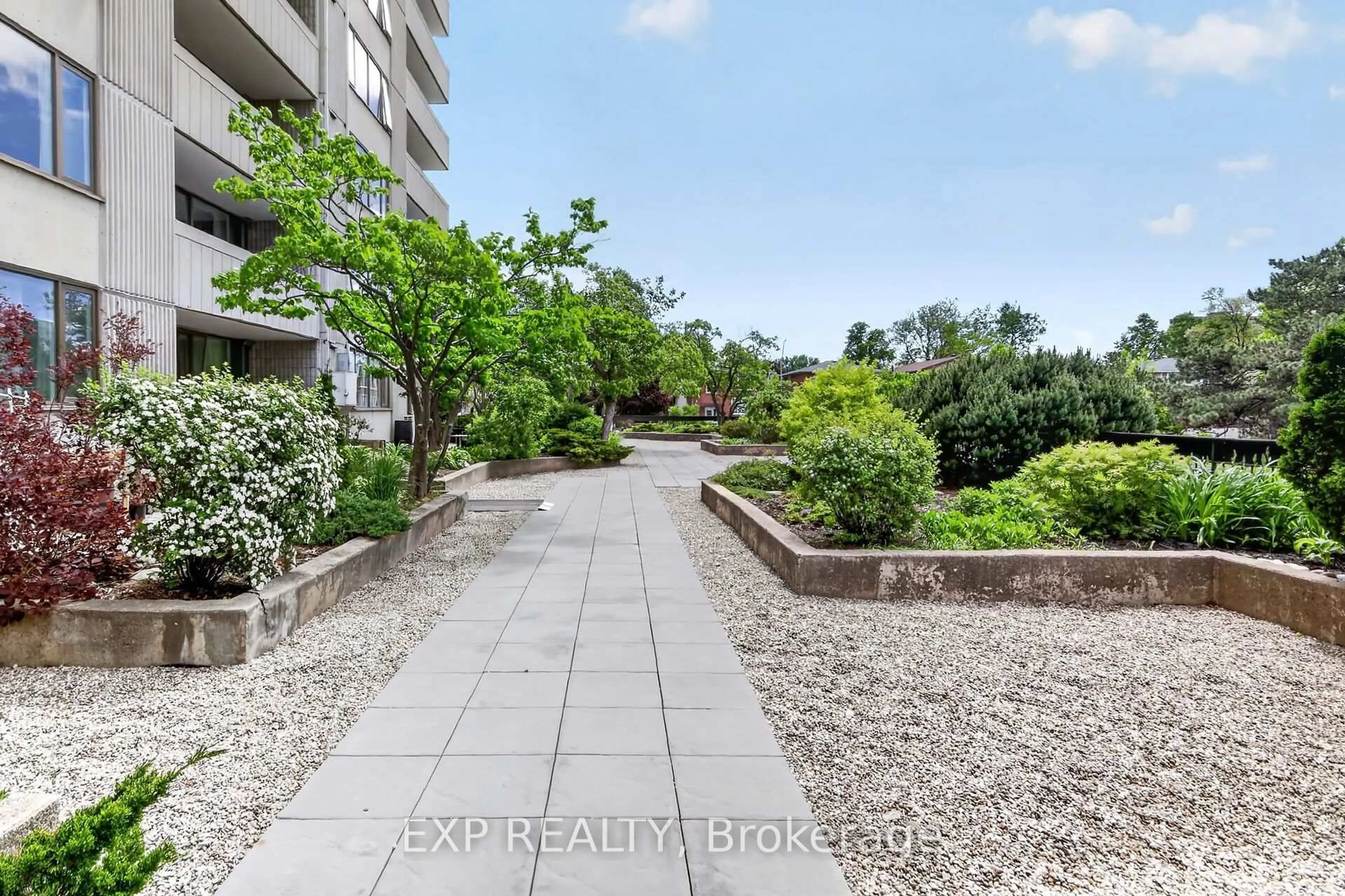 Patio, street for 2625 Regina St #2008, Ottawa Ontario K2B 5W8