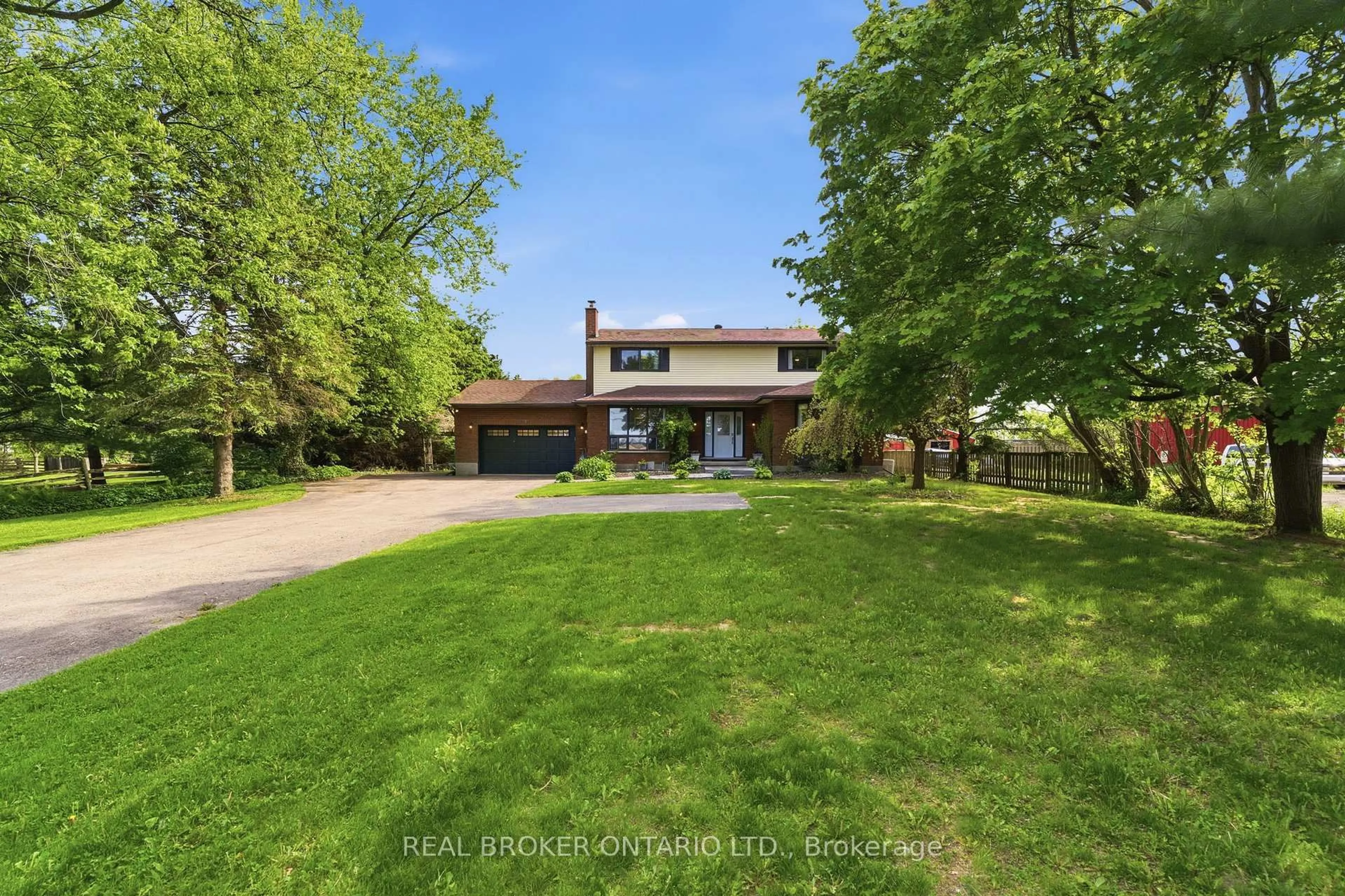A pic from outside/outdoor area/front of a property/back of a property/a pic from drone, street for 9717 Dickenson Rd, Hamilton Ontario L0R 1W0