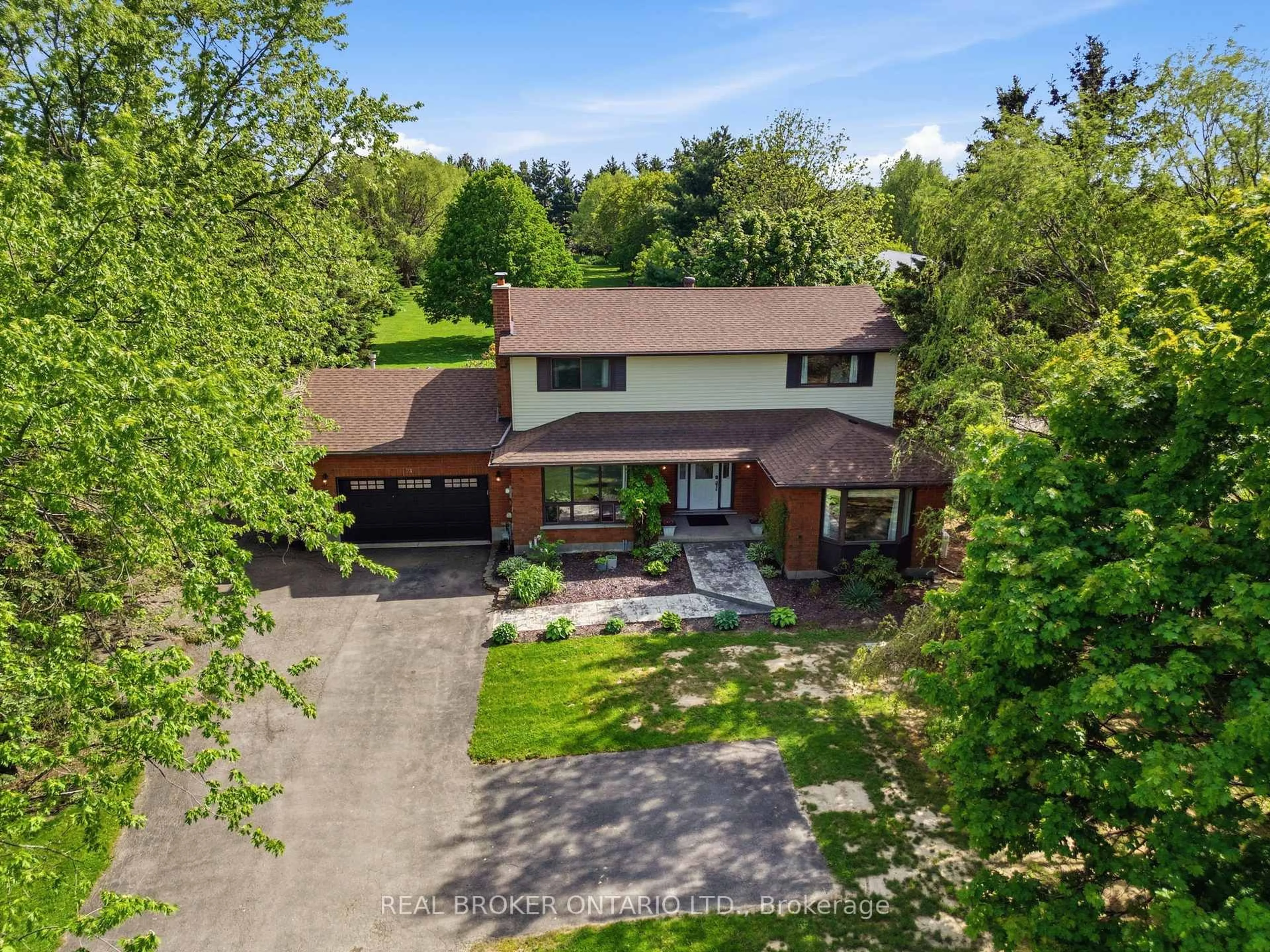 A pic from outside/outdoor area/front of a property/back of a property/a pic from drone, street for 9717 Dickenson Rd, Hamilton Ontario L0R 1W0