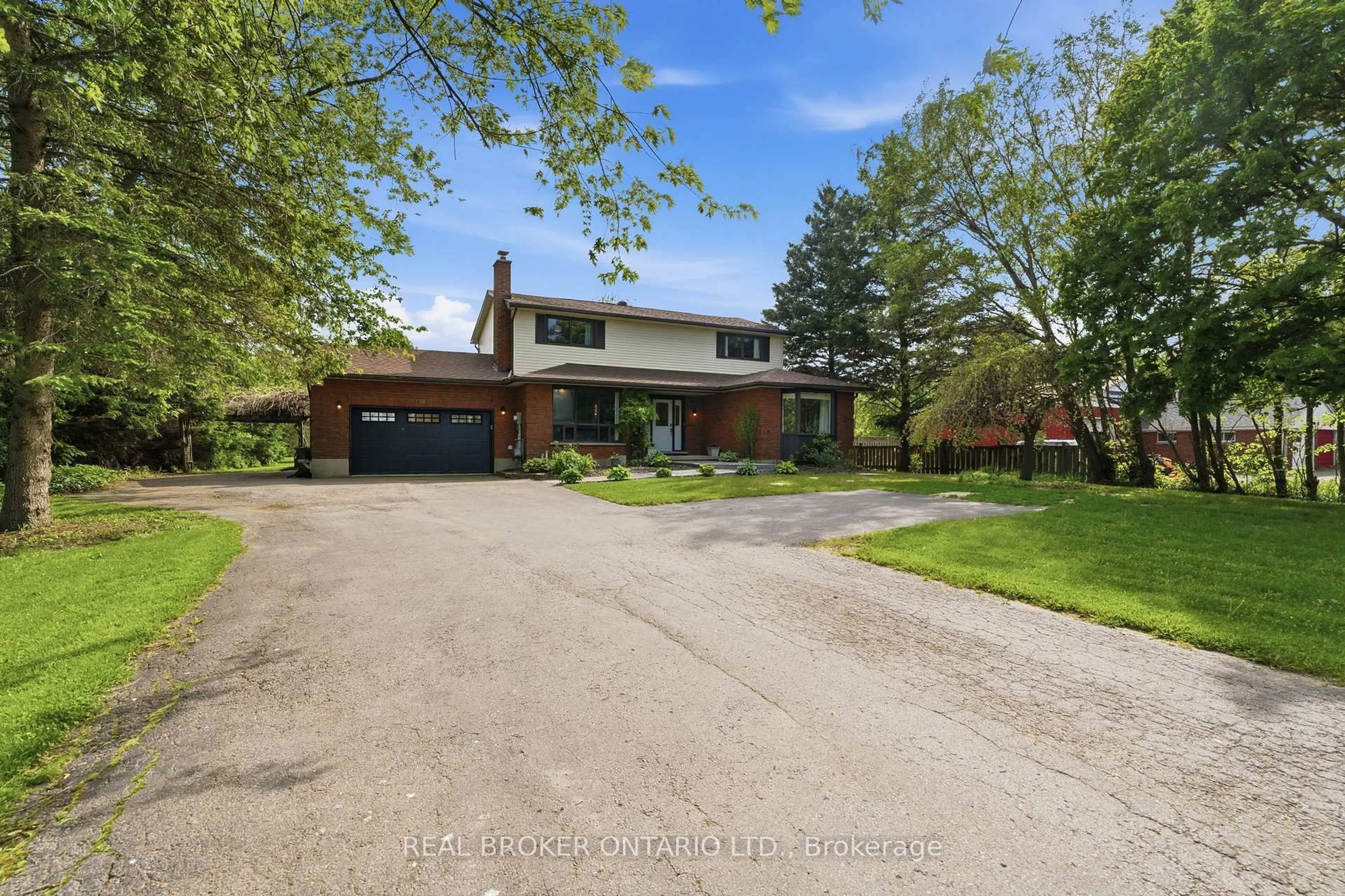 A pic from outside/outdoor area/front of a property/back of a property/a pic from drone, street for 9717 Dickenson Rd, Hamilton Ontario L0R 1W0