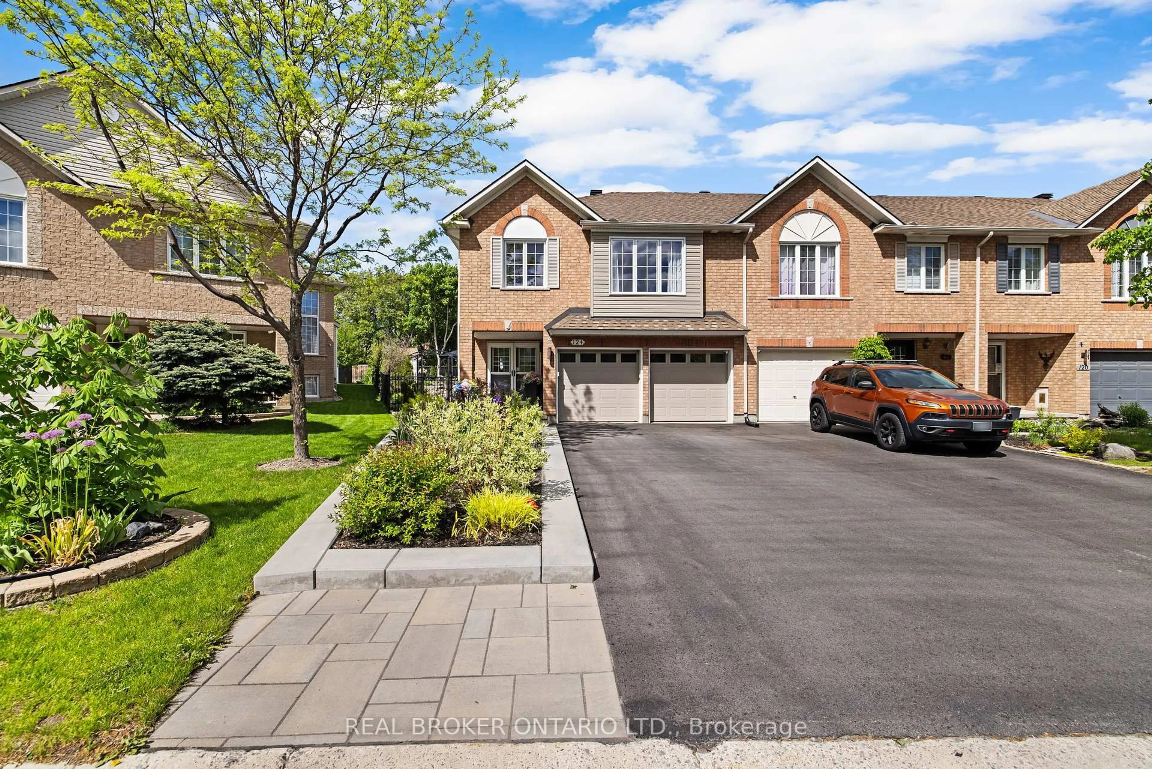 Unknown for 124 Macassa Circ, Ottawa Ontario K2T 1J9